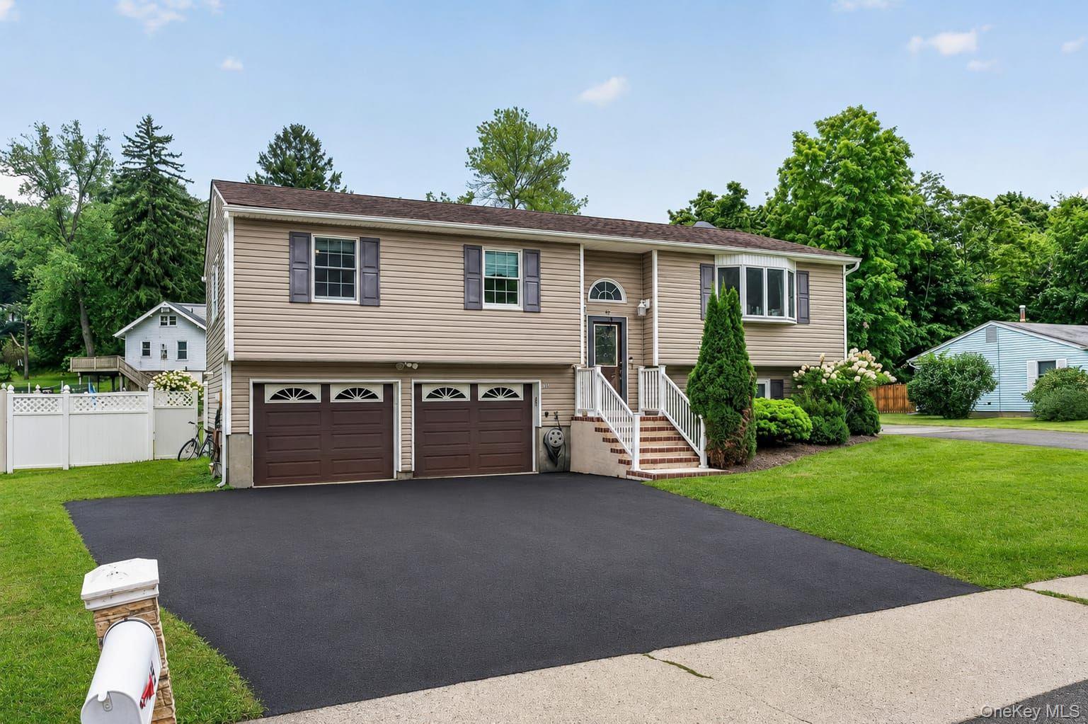 35 Newbury – For Sale photo 2