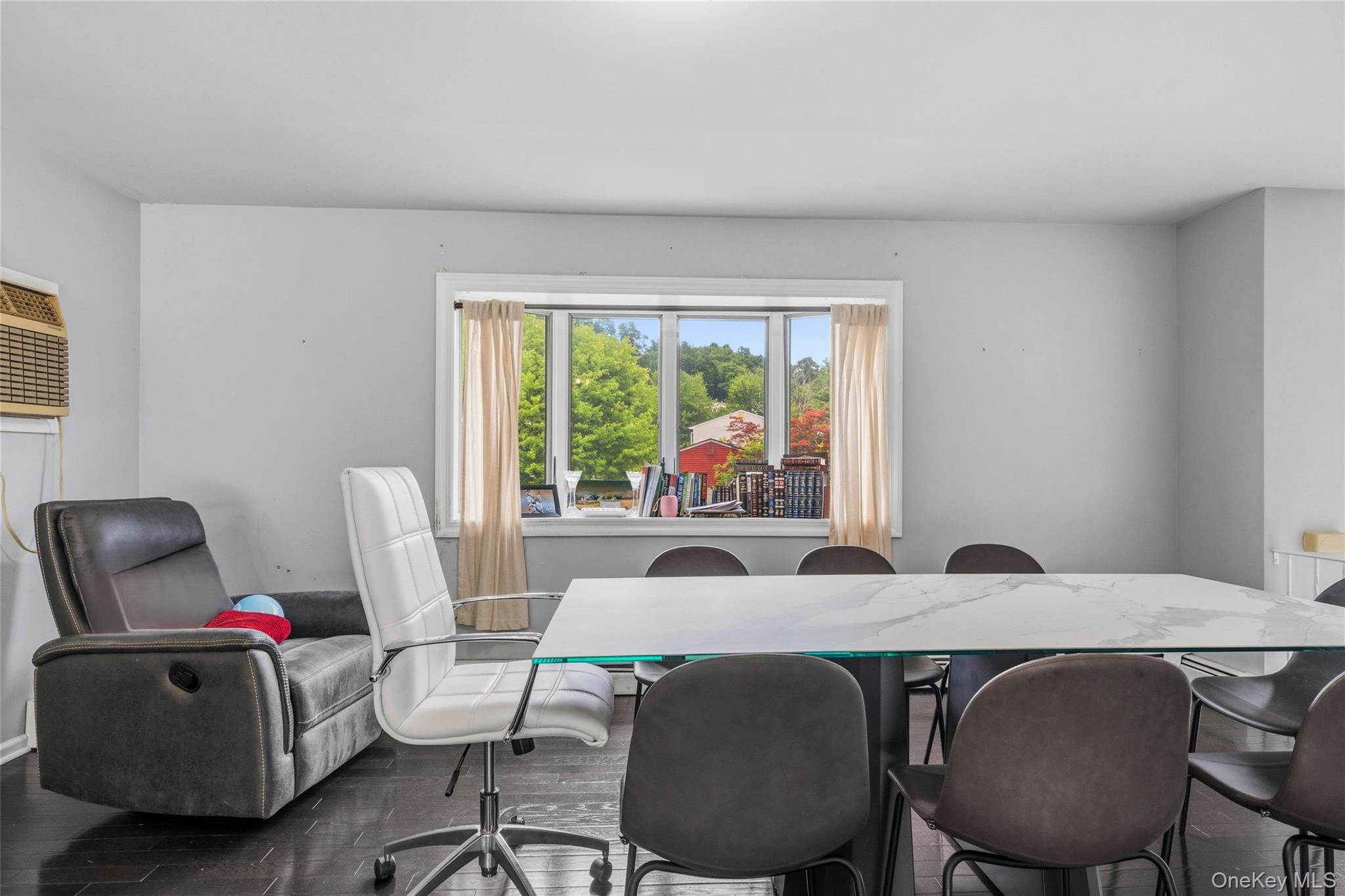 35 Newbury – For Sale photo 6