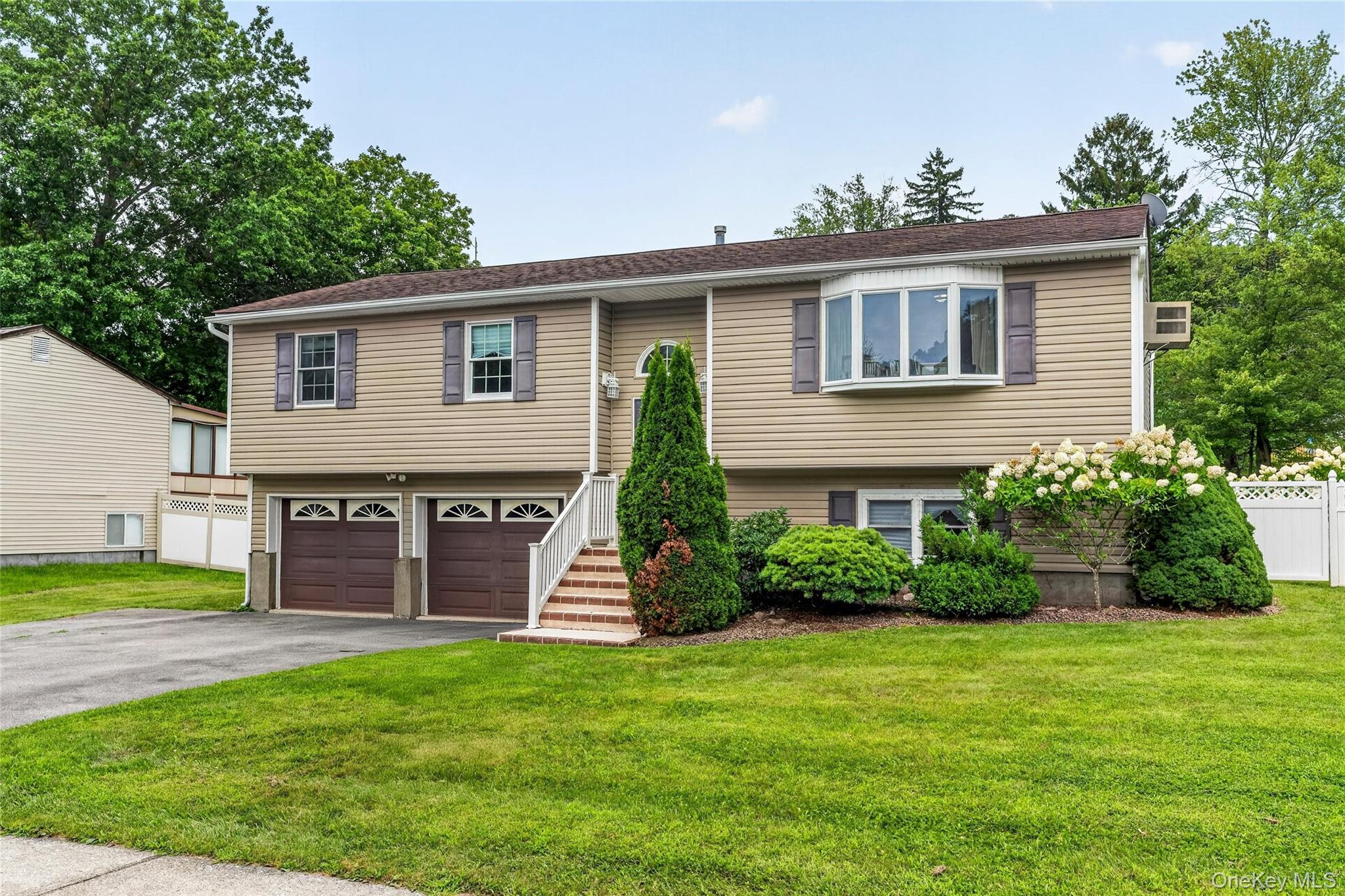 35 Newbury – For Sale photo 3