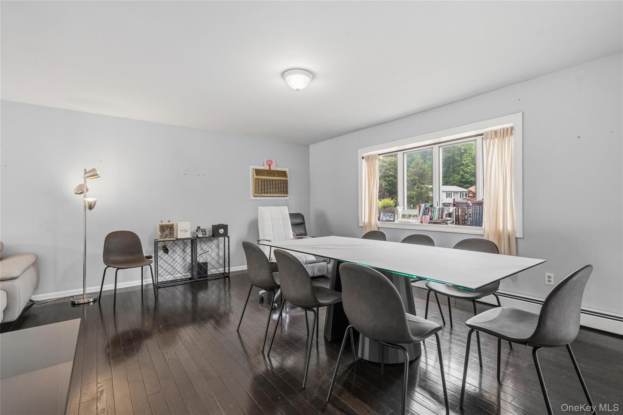 35 Newbury – For Sale photo 5