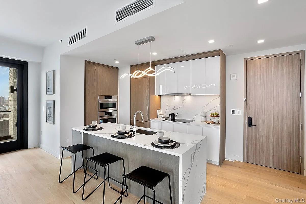 4530 Pearson Street, Unit PH4C photo 3