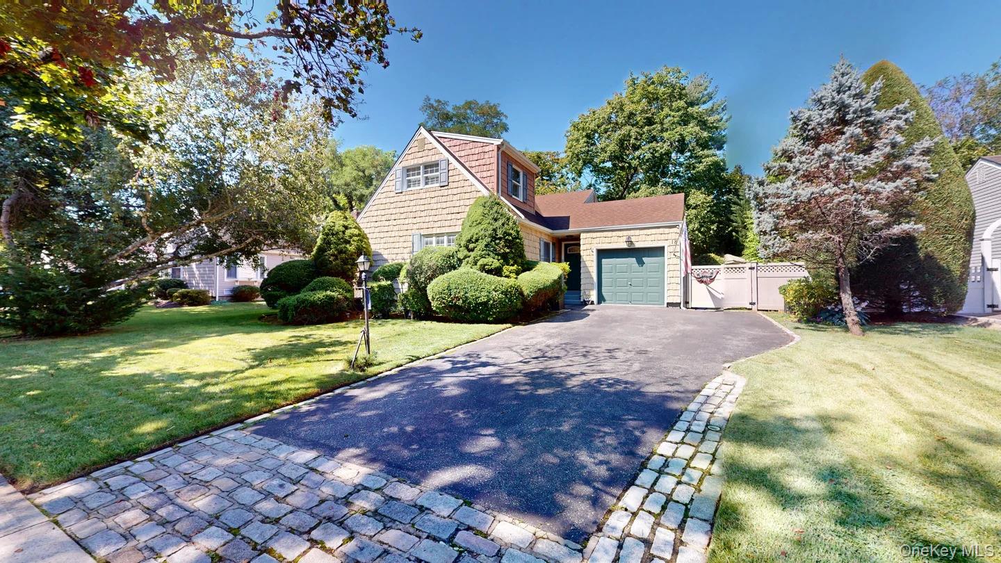 18 W GAYLORE Drive – For Sale