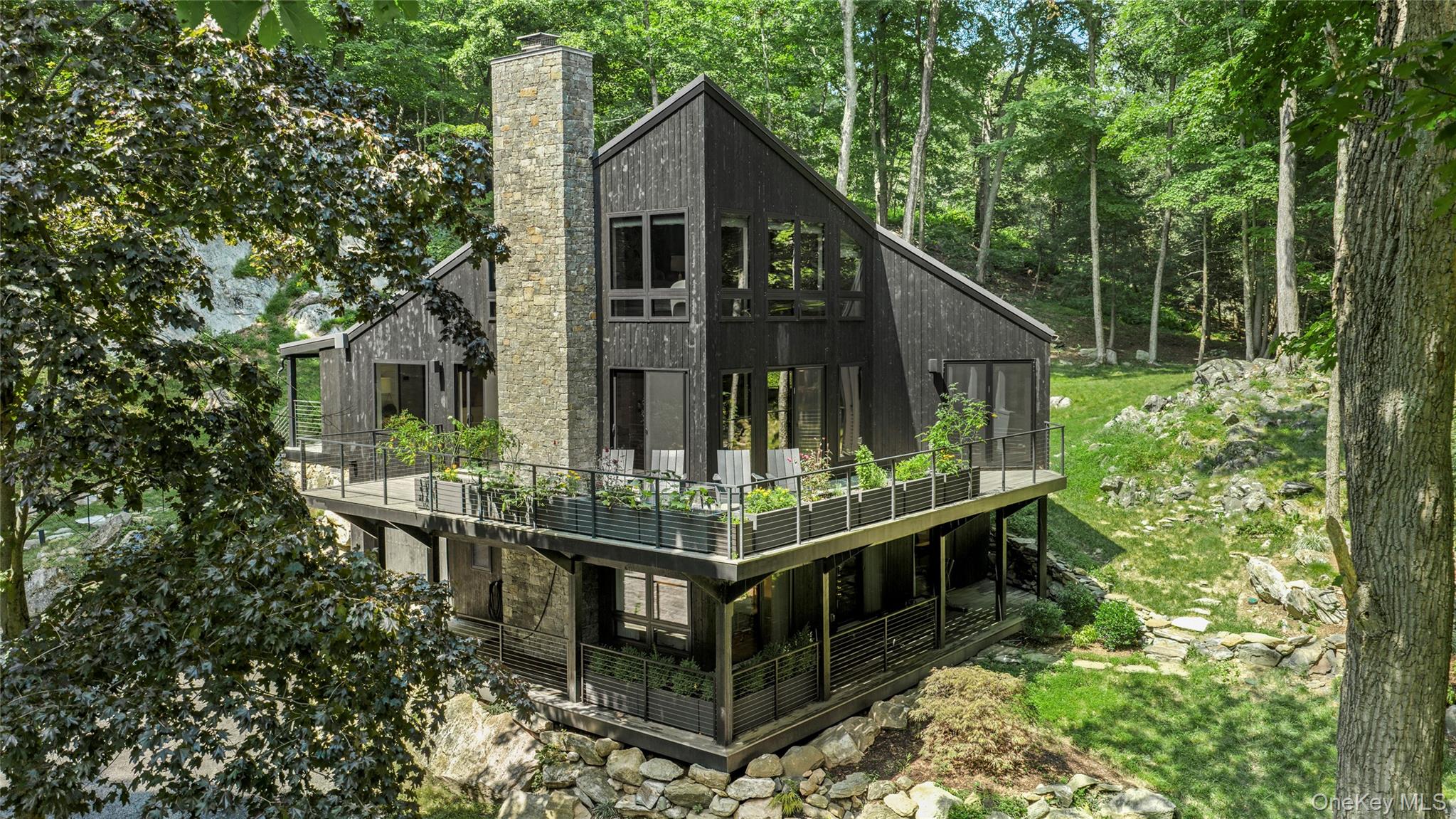 1114 Barrett Circle W – For Sale
