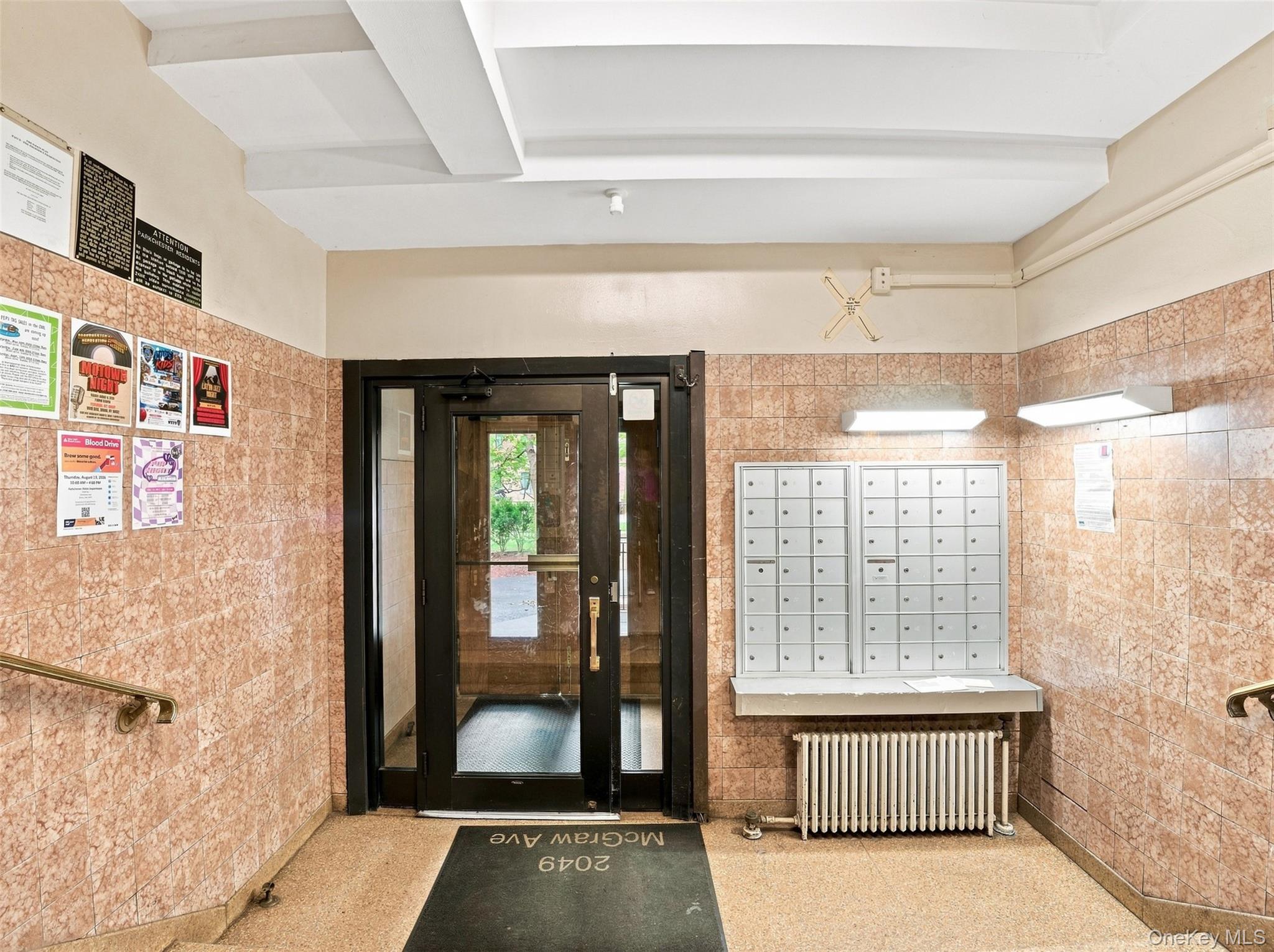 2049 Mcgraw Avenue, Unit 4F photo 4
