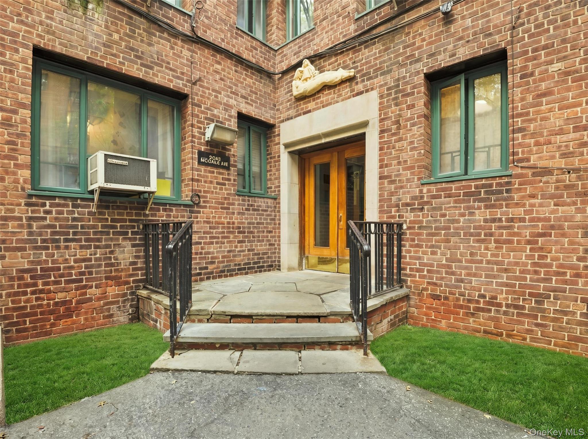 2049 Mcgraw Avenue, Unit 4F photo 3