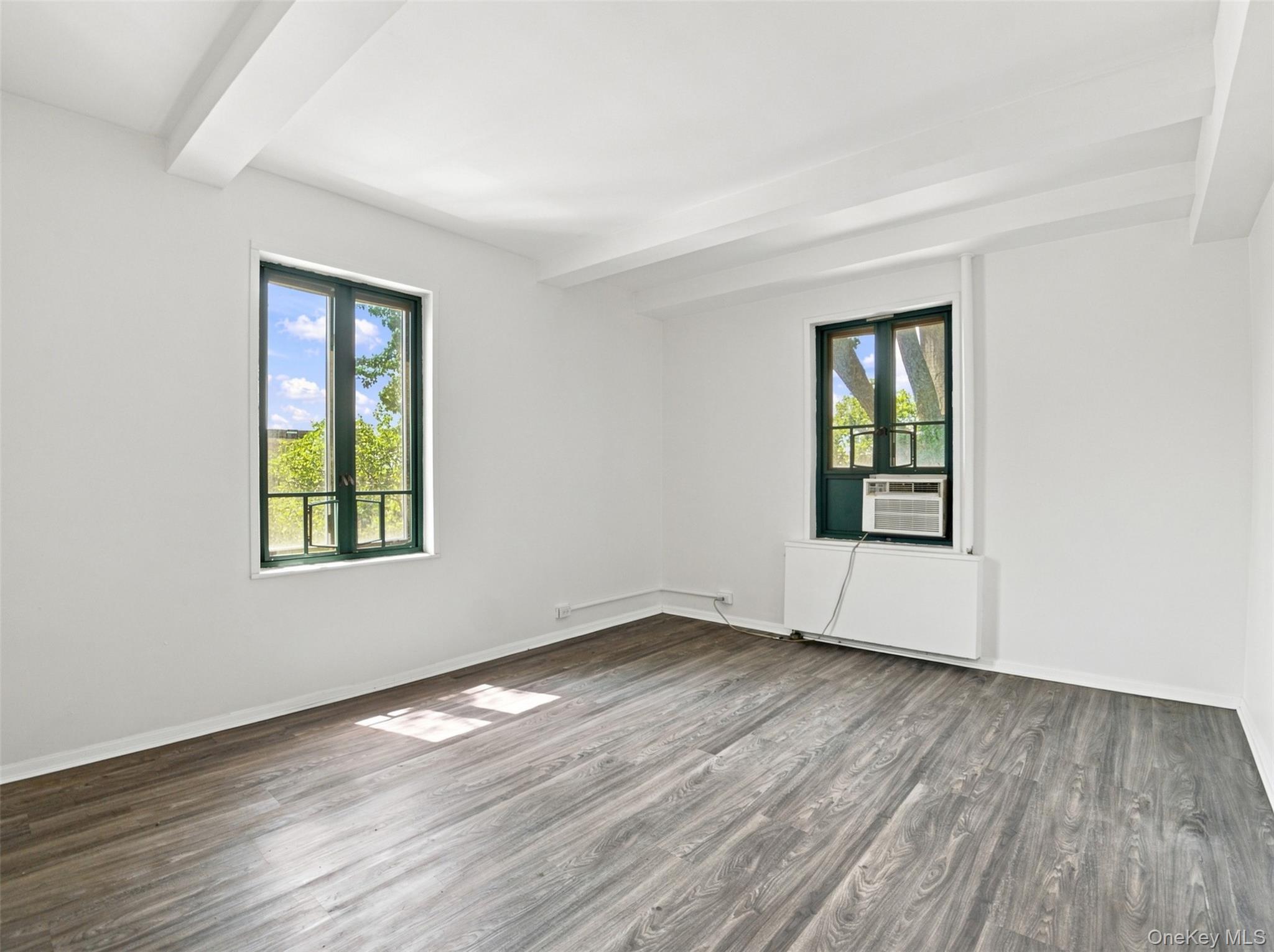 2049 Mcgraw Avenue, Unit 4F photo 10