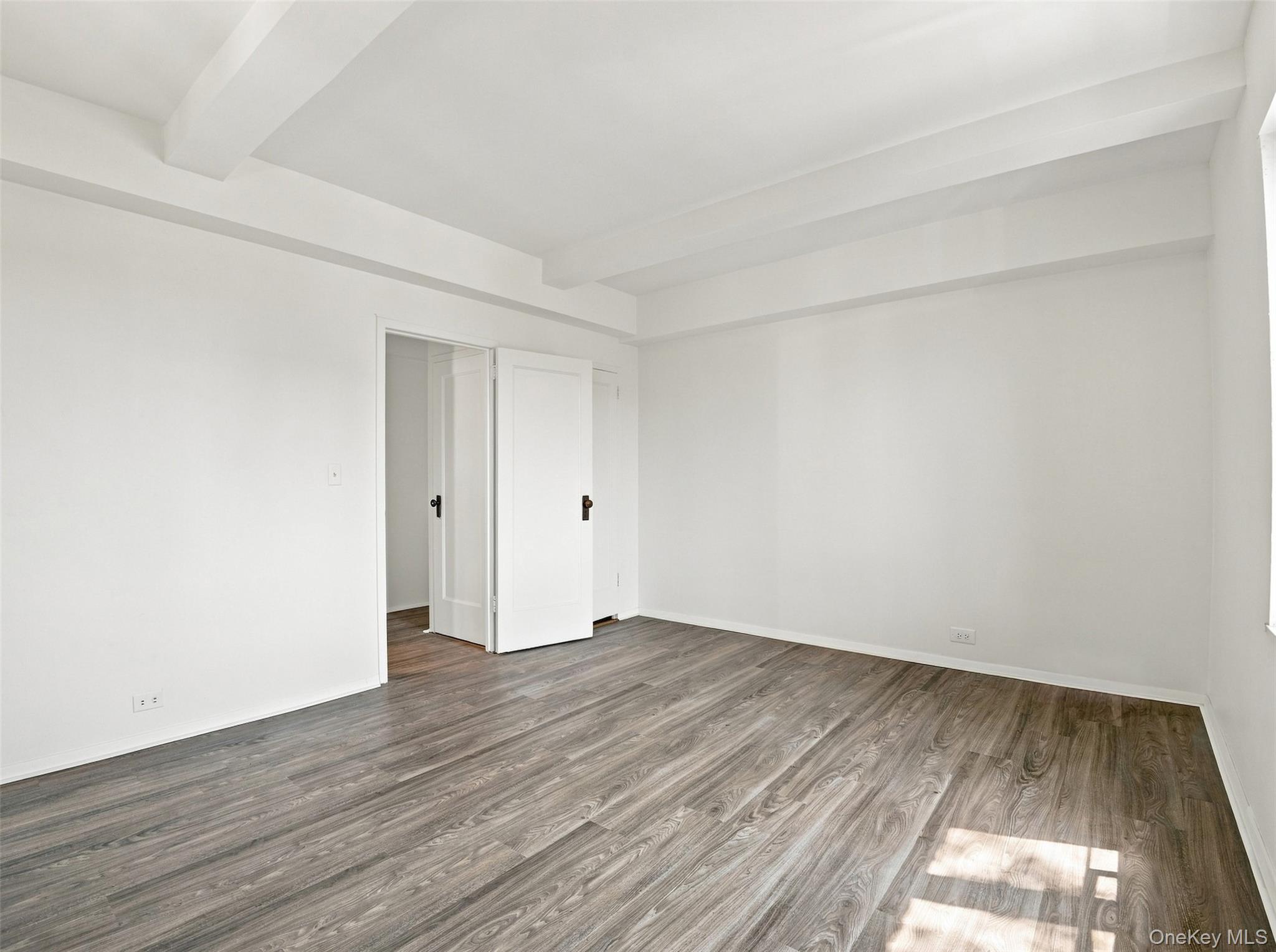 2049 Mcgraw Avenue, Unit 4F photo 11