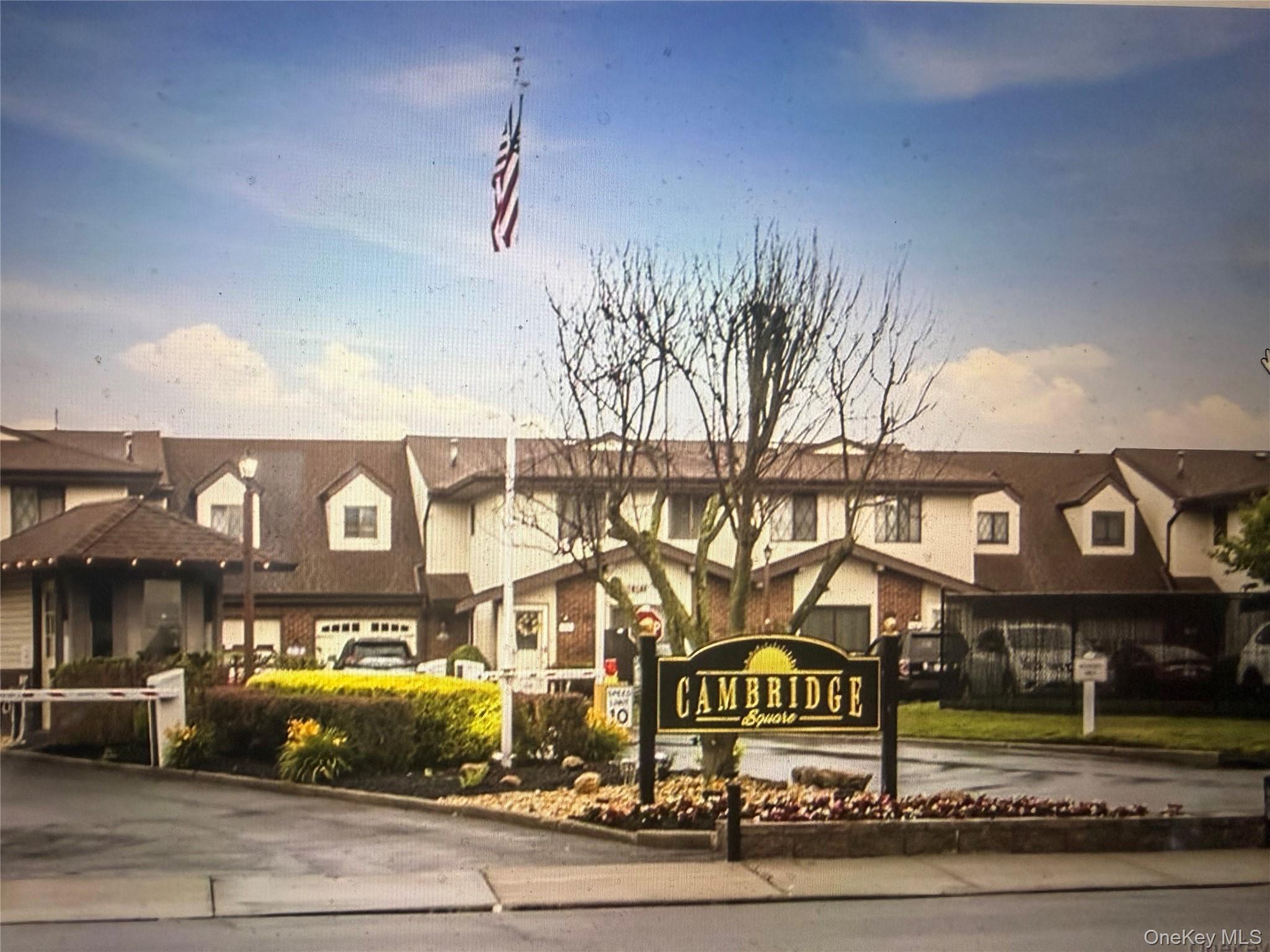 43 Cambridge Drive W – For Sale