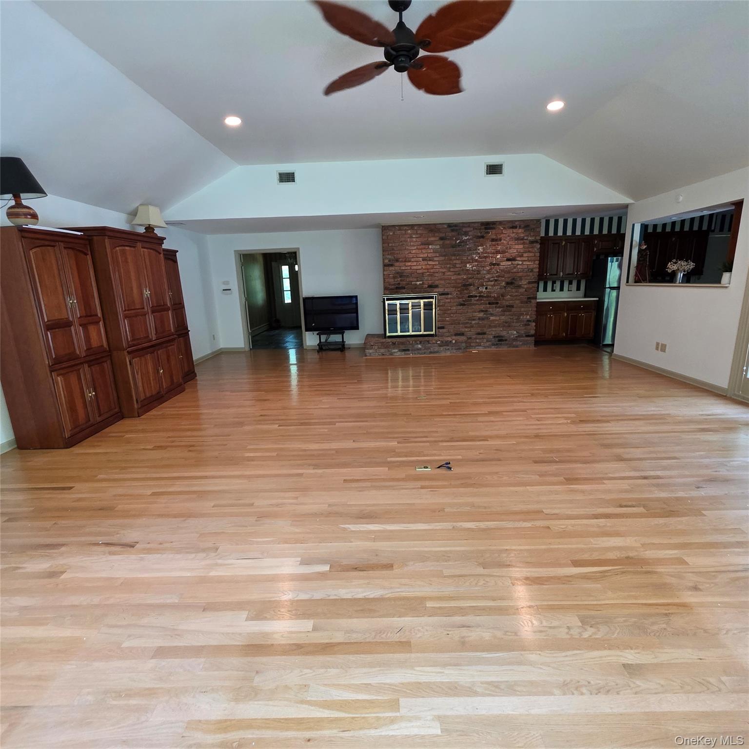 9 Cliff Road – For Rent photo 13