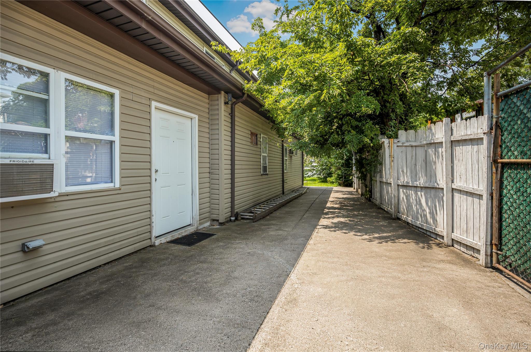 419 Harding Park – For Sale photo 11