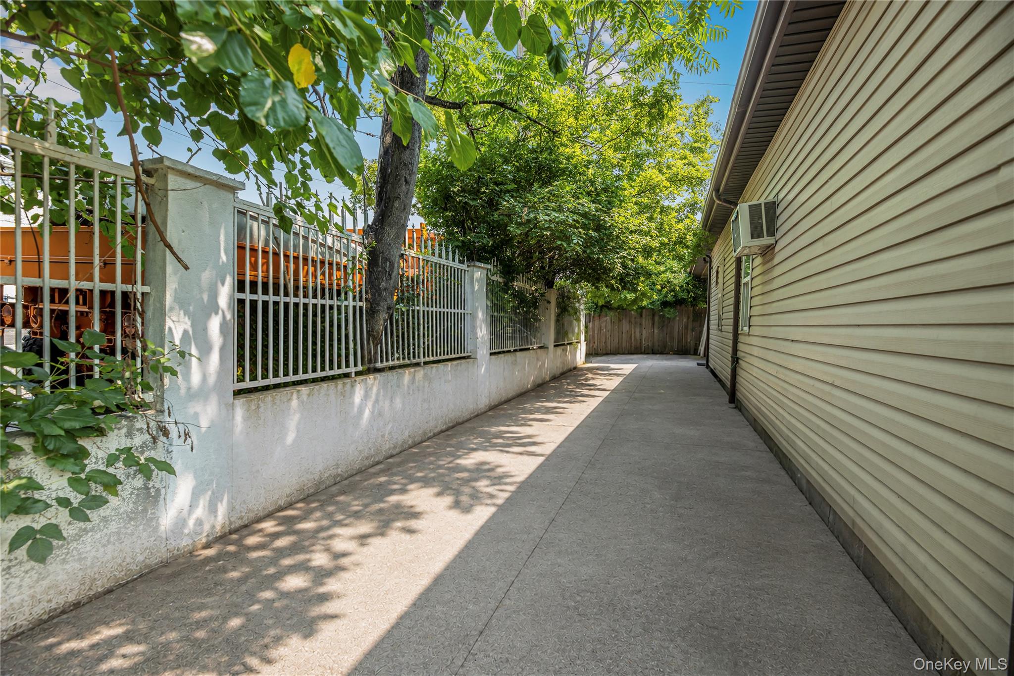 419 Harding Park – For Sale photo 10