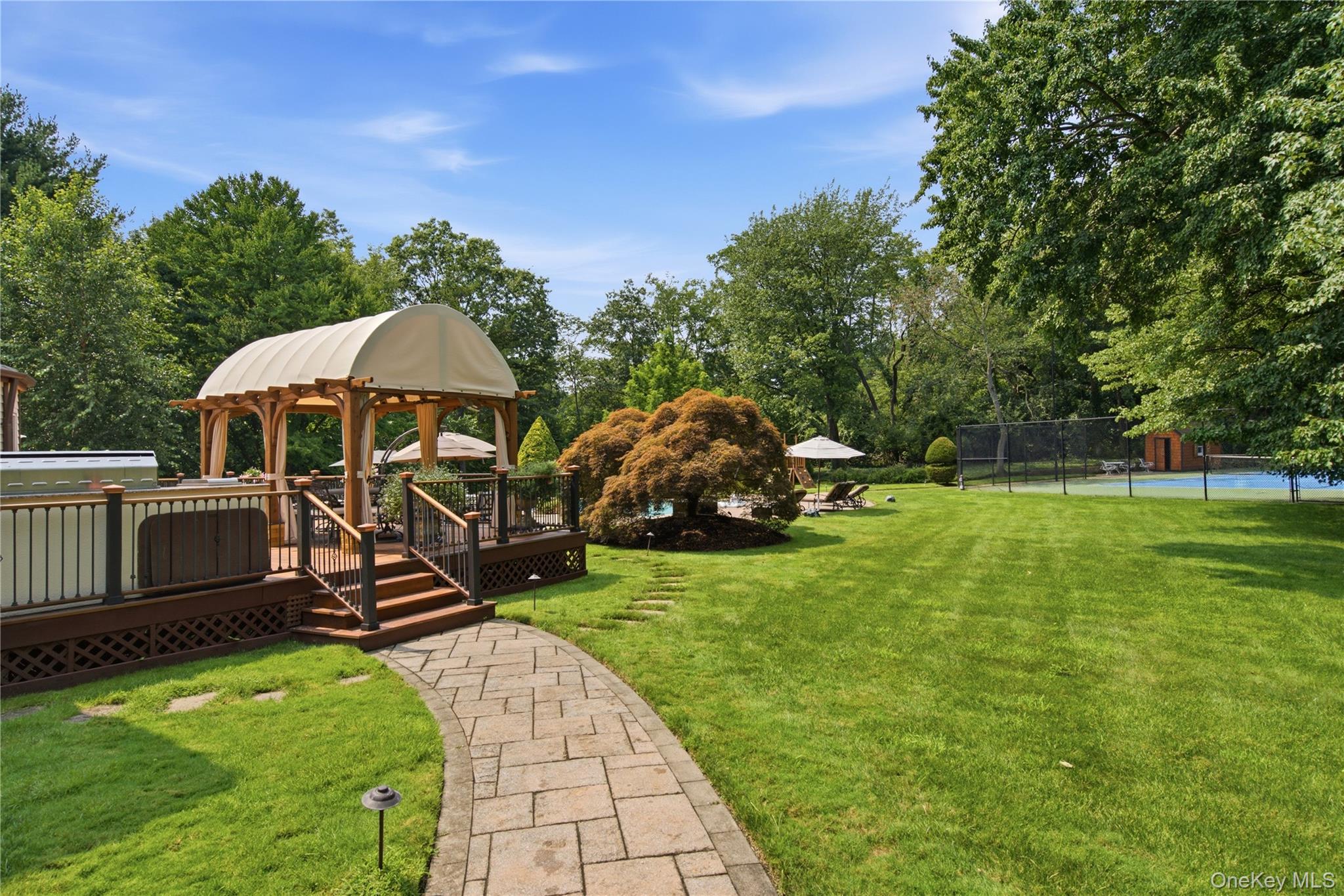 27 Amber Lane – For Sale photo 38