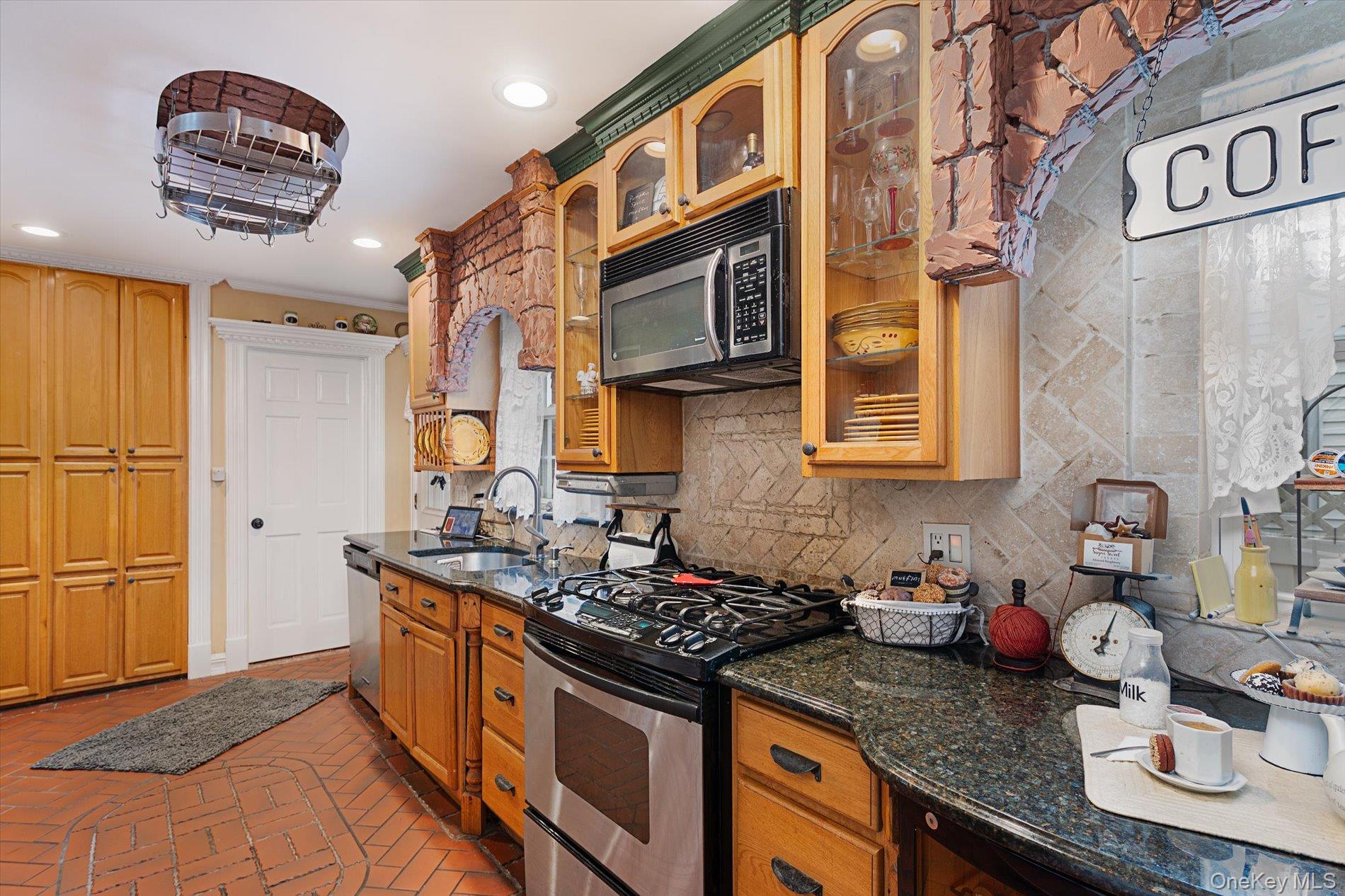 2563 Milburn Avenue – For Sale photo 6