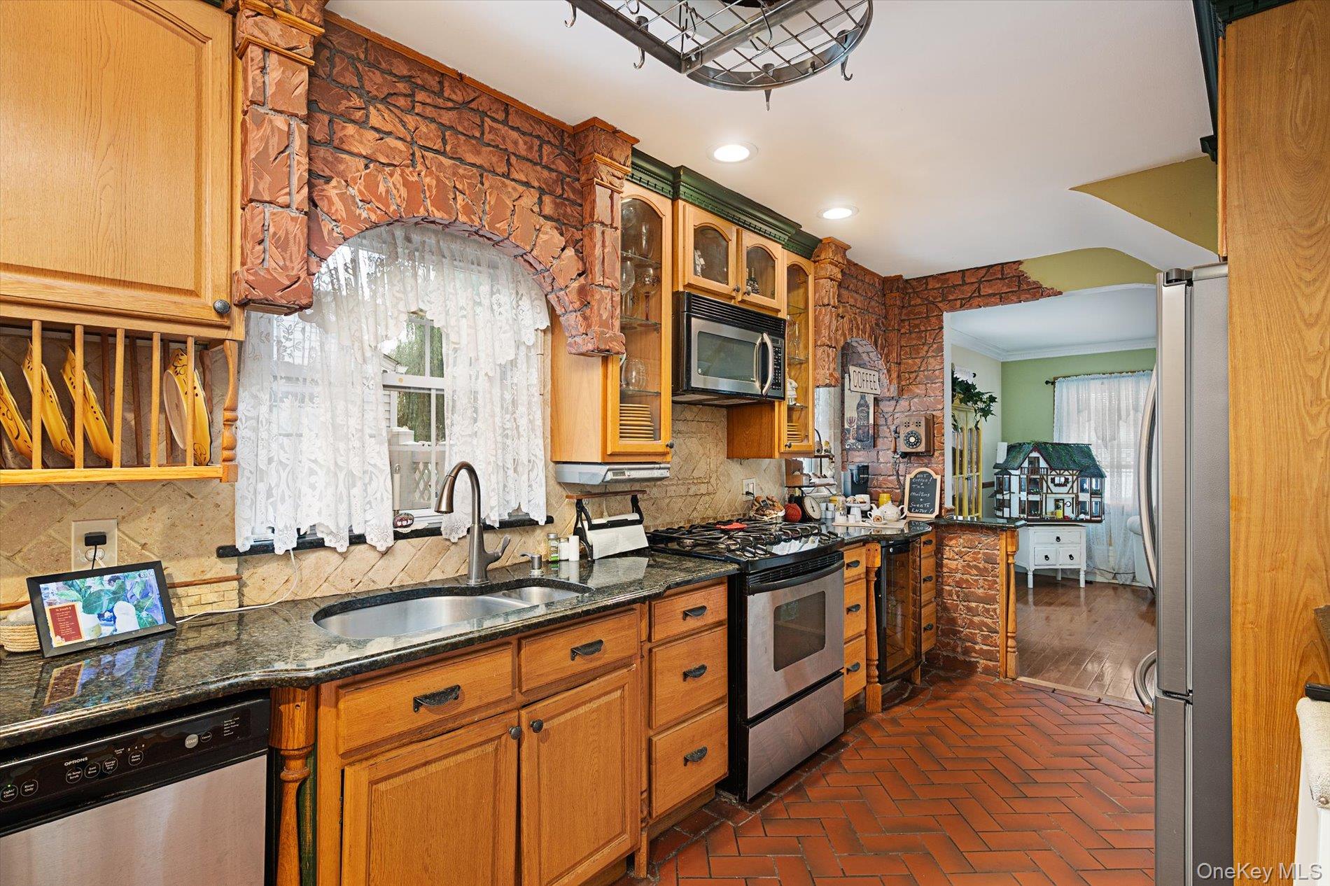 2563 Milburn Avenue – For Sale photo 7