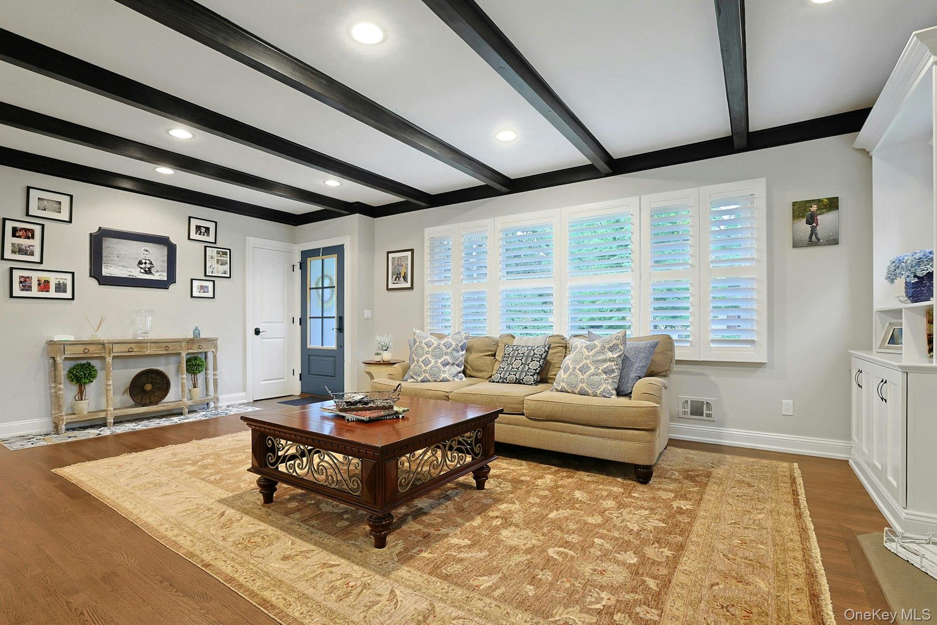 5 Prides Crossing – For Sale photo 4
