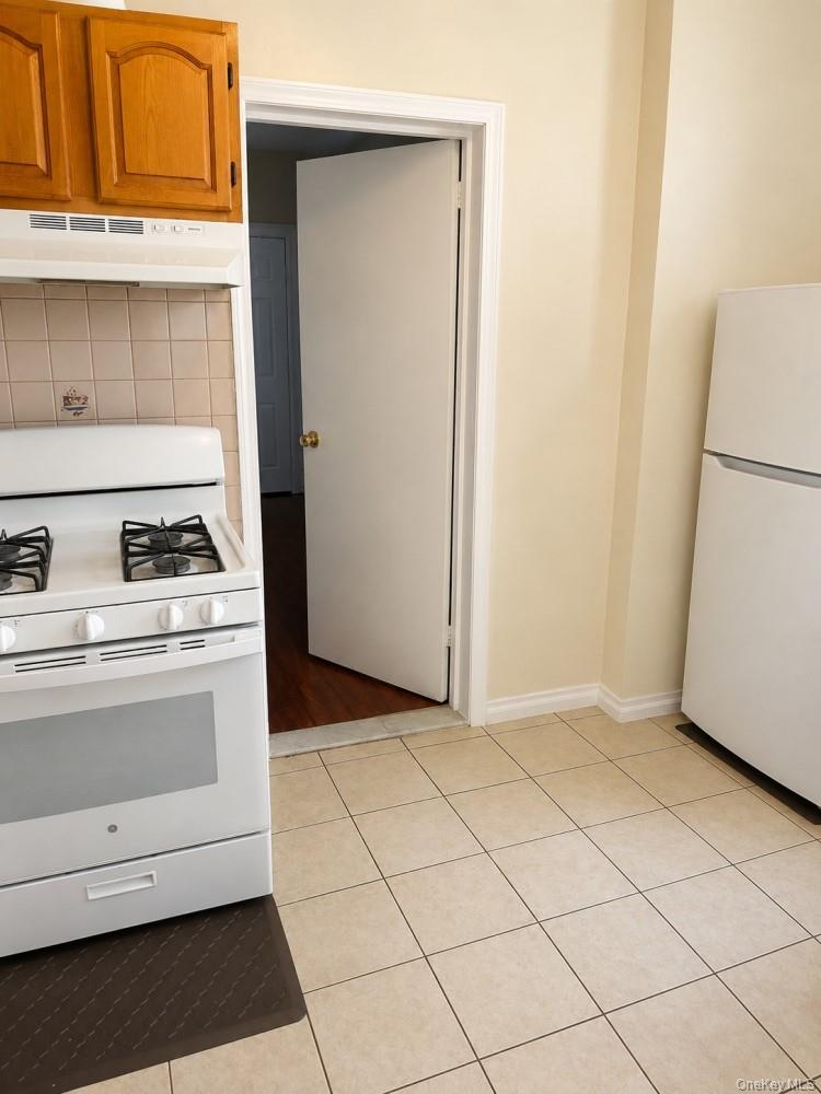 834 E 229th Street – For Sale photo 7