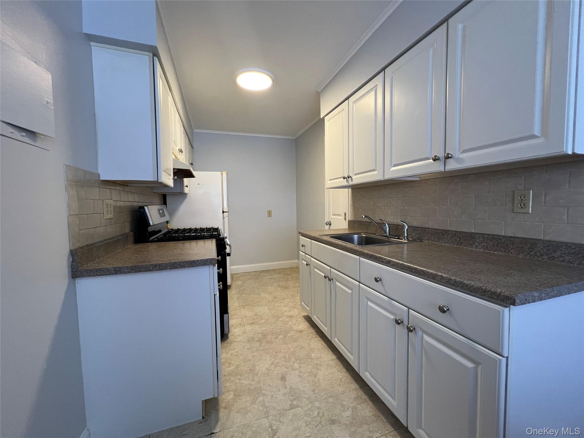 4 Colonial Road, Unit 106 photo 3