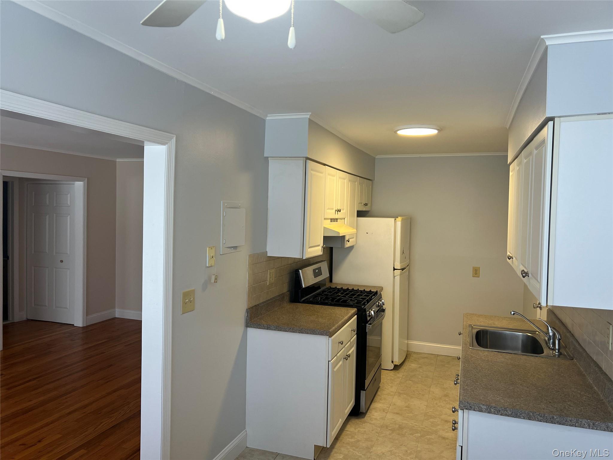 4 Colonial Road, Unit 106 photo 7