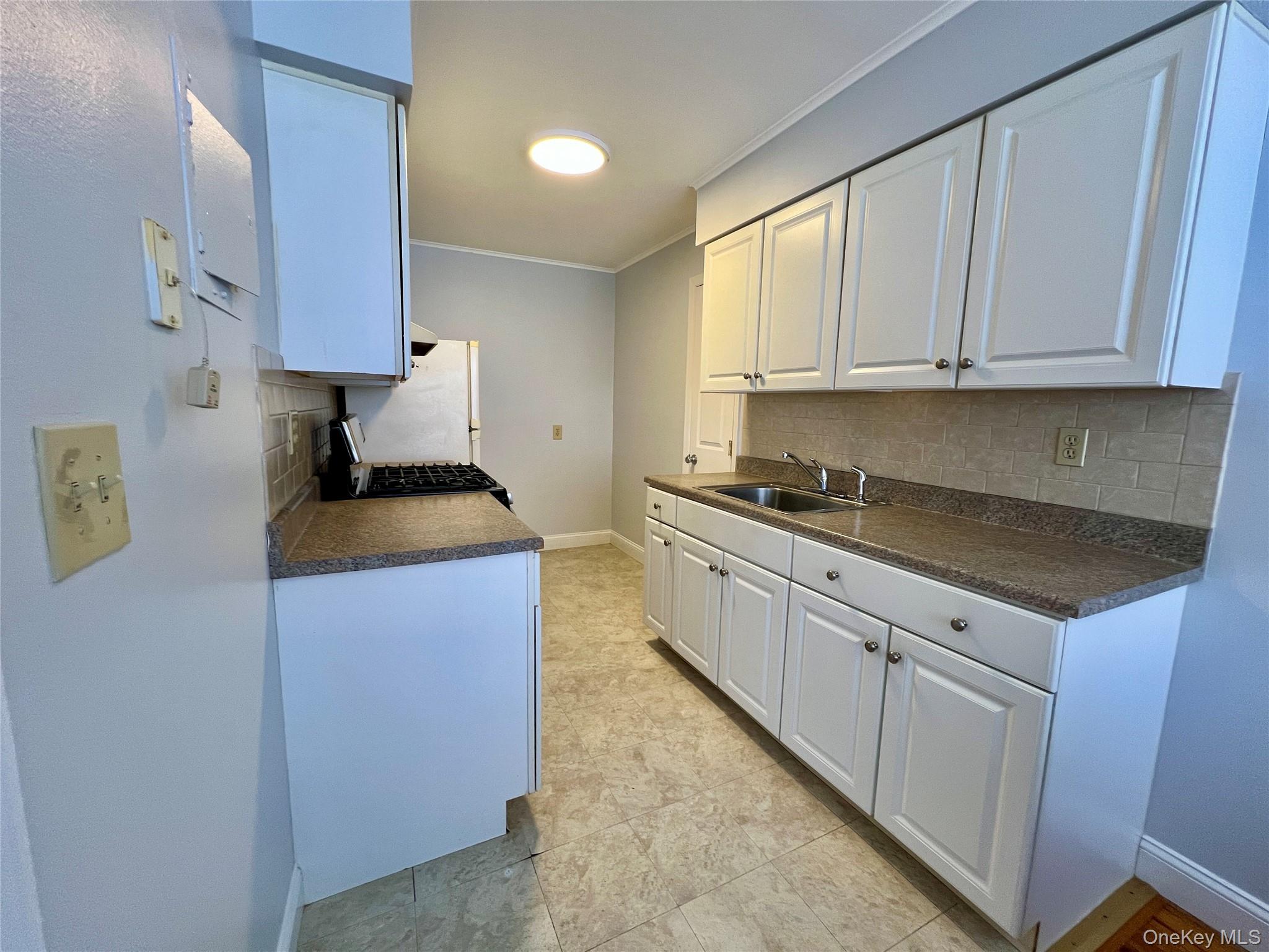 4 Colonial Road, Unit 106 photo 5