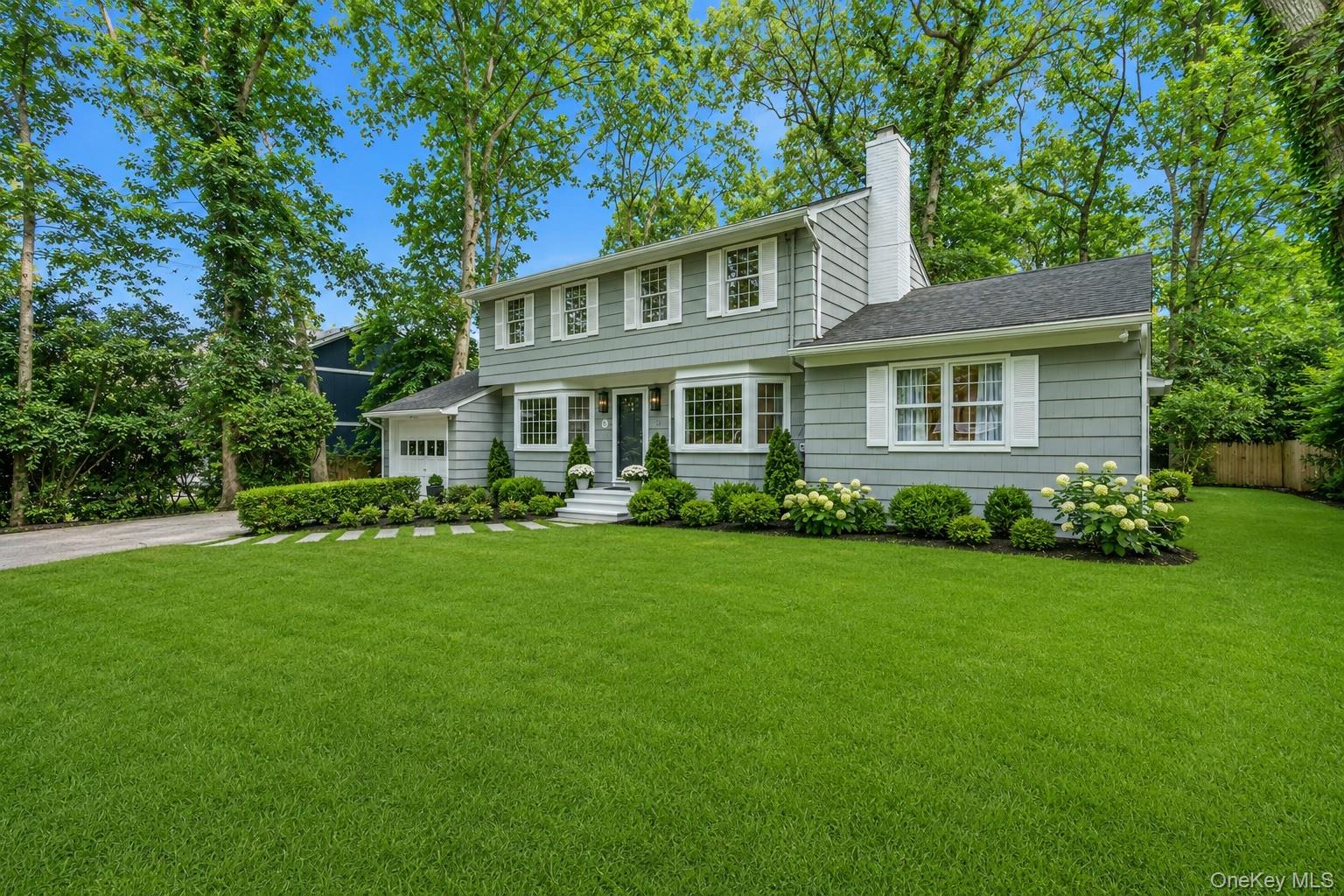275 Pinewood Road – For Sale