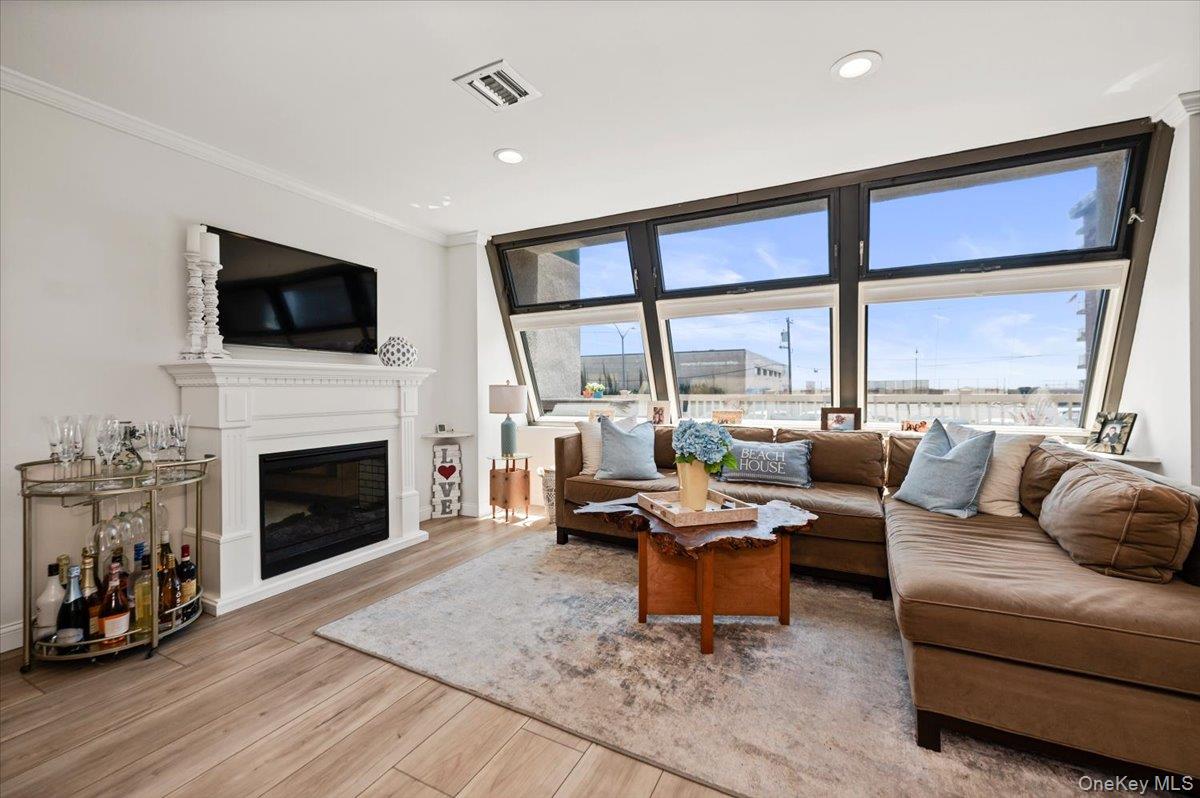 543 W Broadway, Unit A photo 7