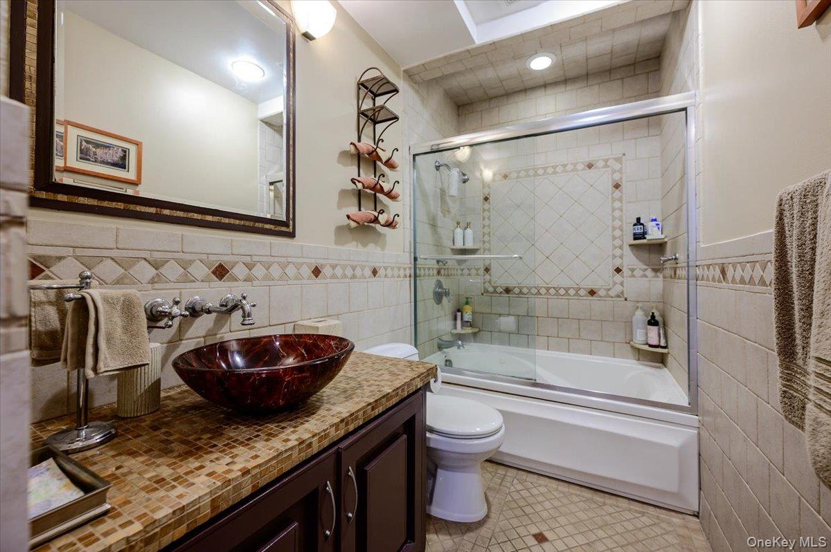 543 W Broadway, Unit A photo 22