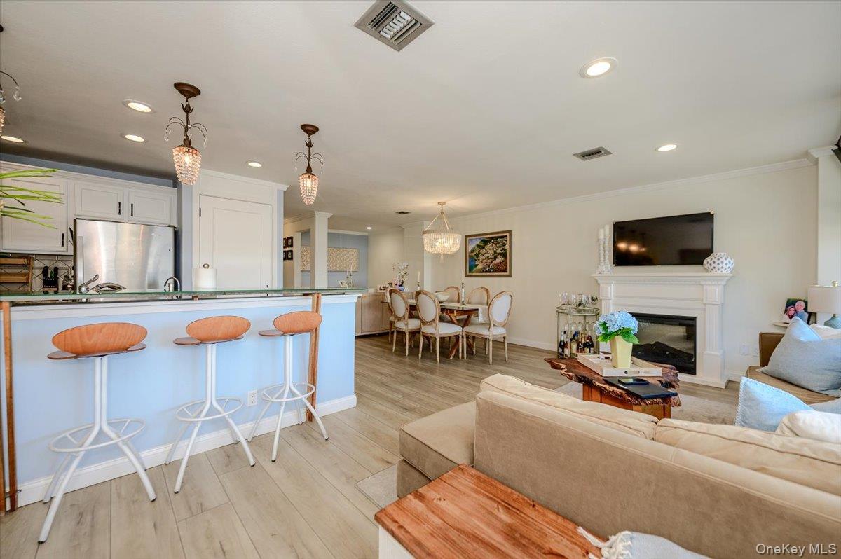 543 W Broadway, Unit A photo 5
