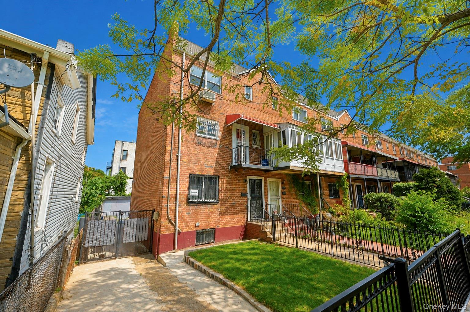 709 Ashford Street – For Sale photo 27
