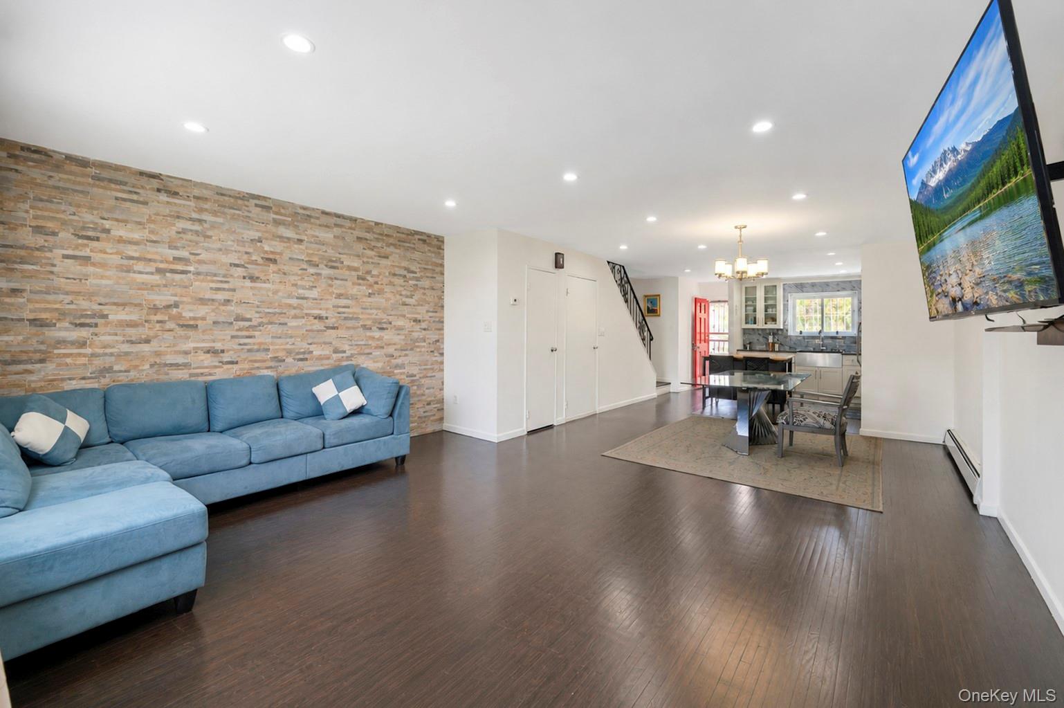 709 Ashford Street – For Sale photo 5