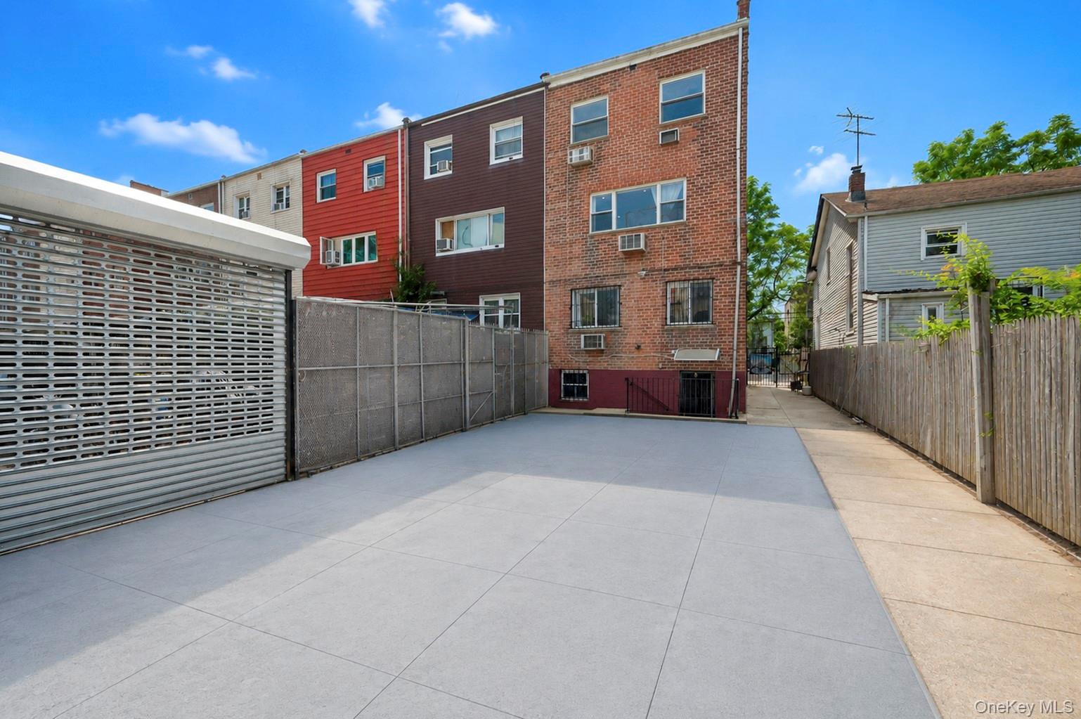 709 Ashford Street – For Sale photo 2