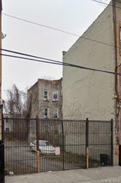 653 Warwick Street – For Sale