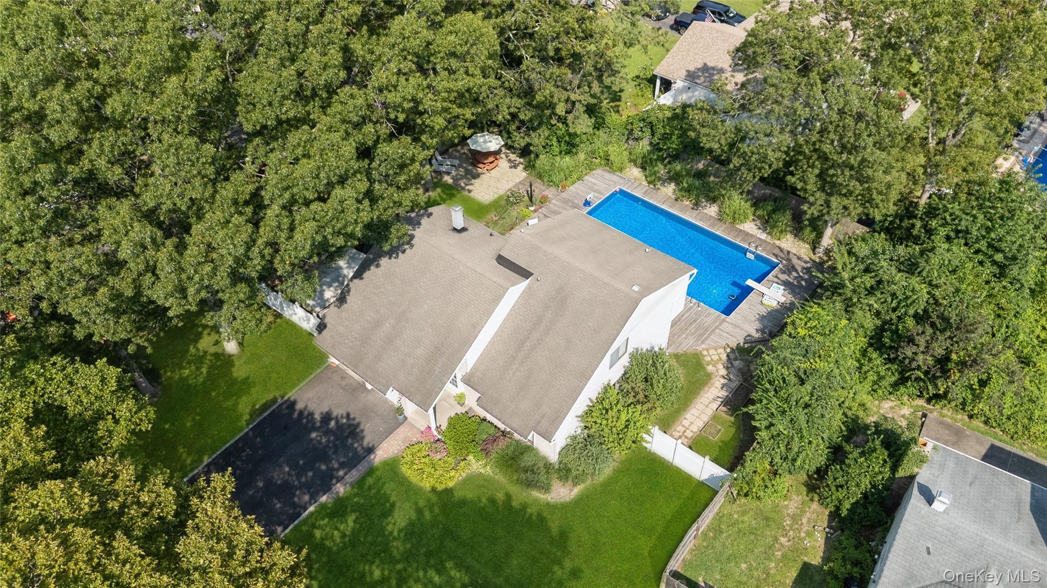 27 Sugarbush Lane – For Sale photo 2