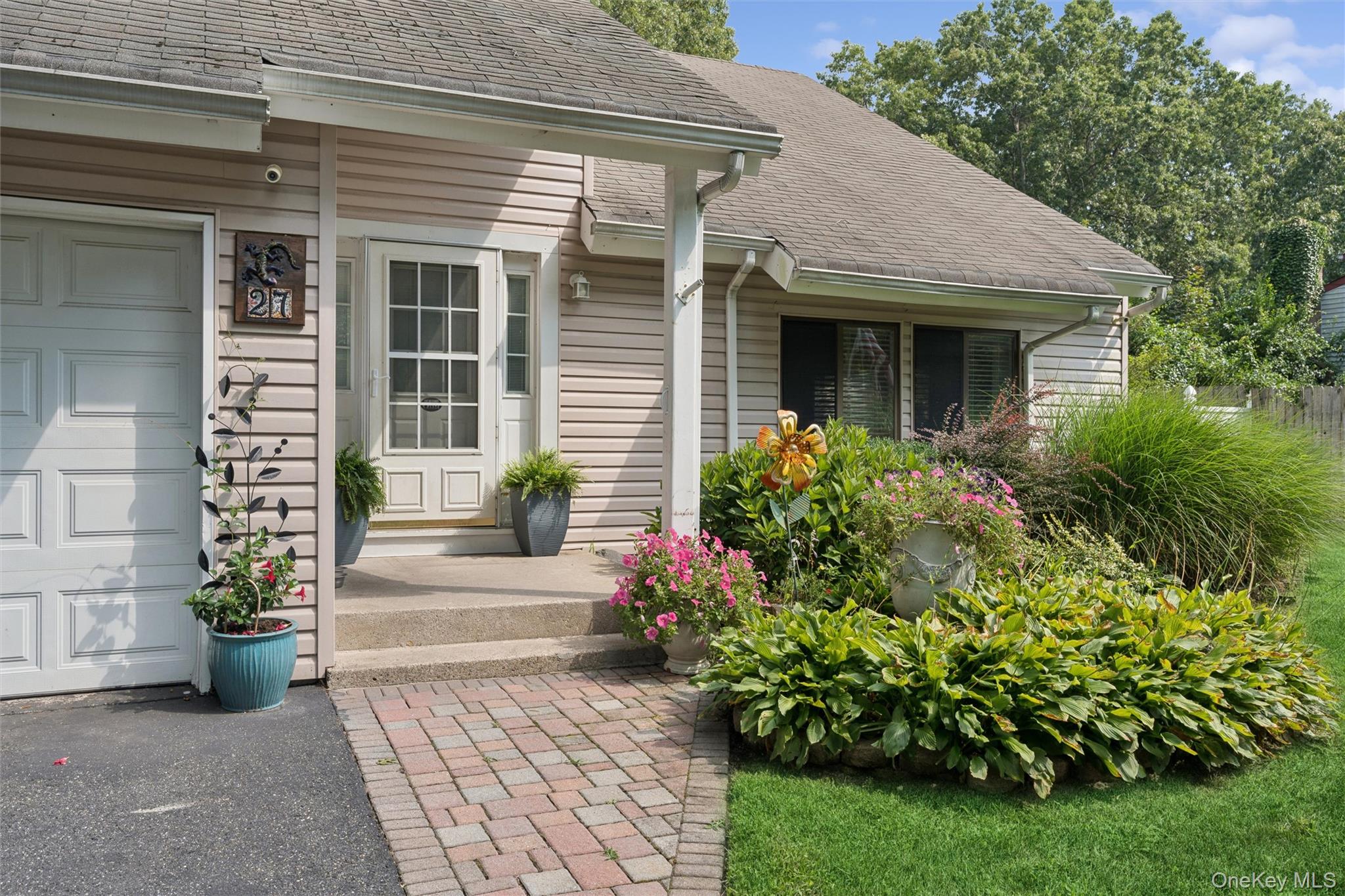 27 Sugarbush Lane – For Sale photo 3