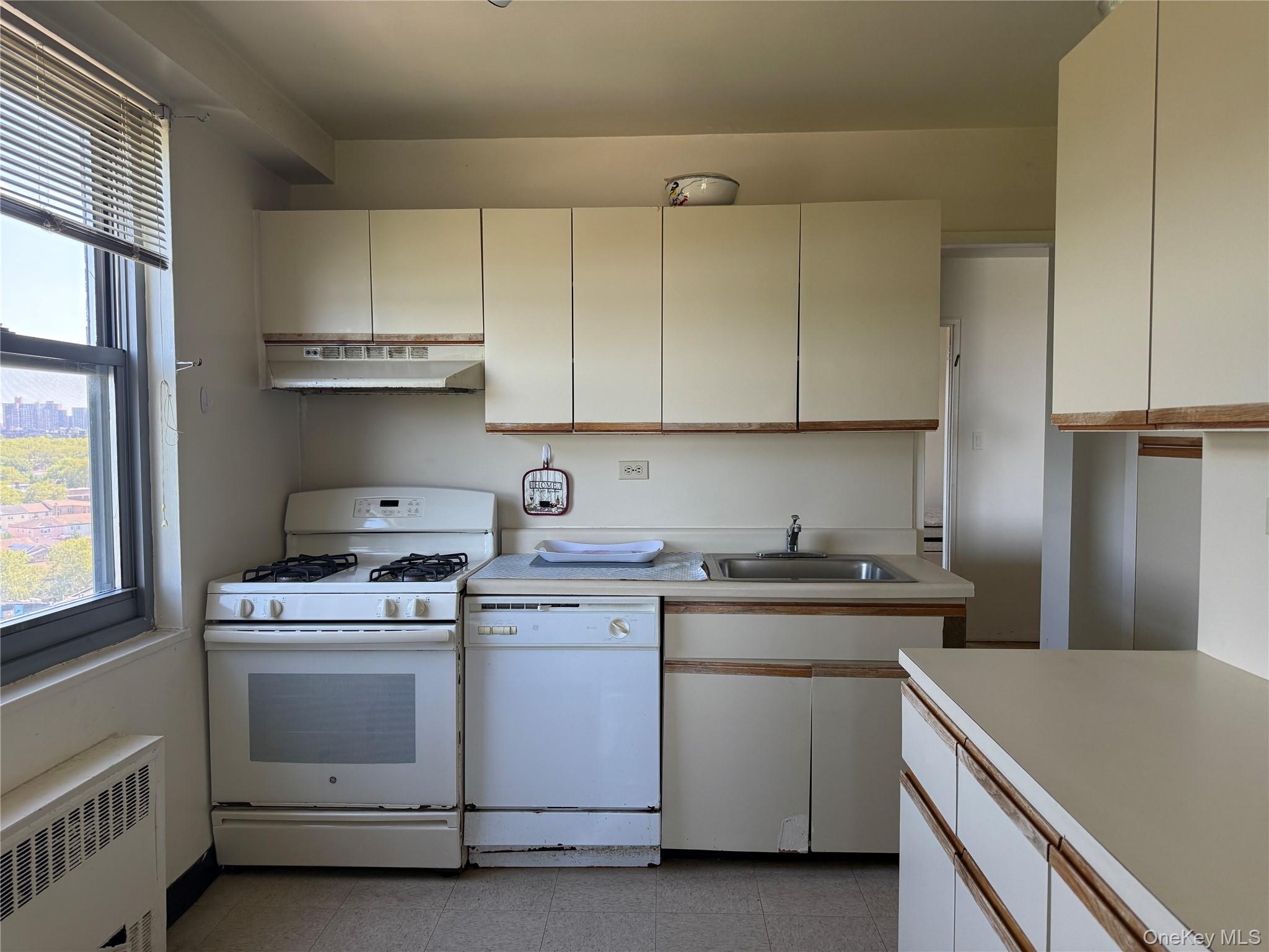 61-20 Grand Central Parkway, Unit A 1205 photo 20