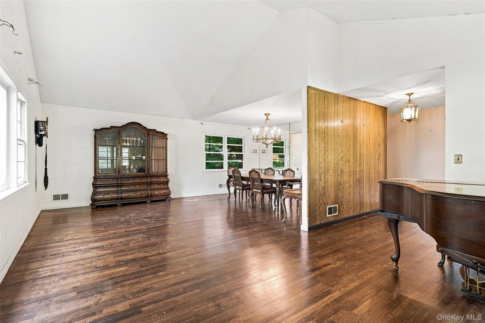 7 Overhill Road – For Sale photo 5