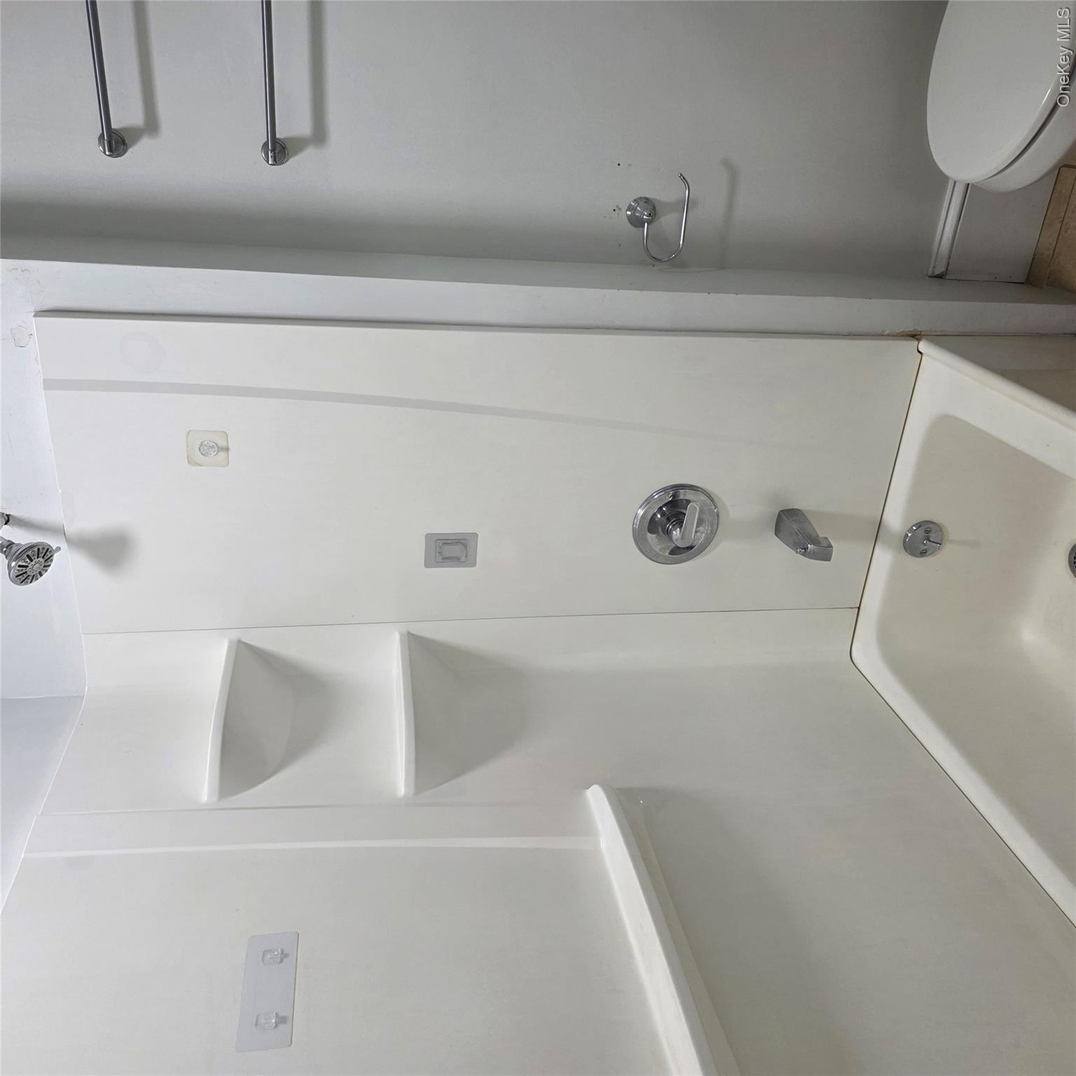 35 Manitou Avenue, Unit 2 photo 4