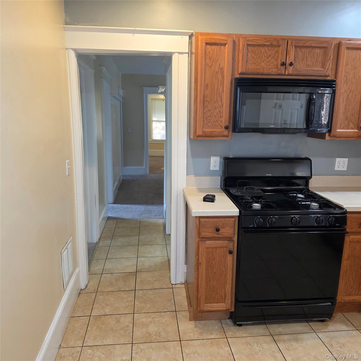 35 Manitou Avenue, Unit 2 photo 3