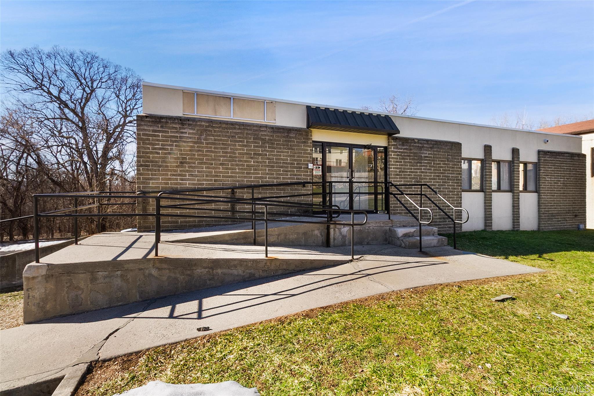 23 Snowden Avenue, Unit Unit B photo 2