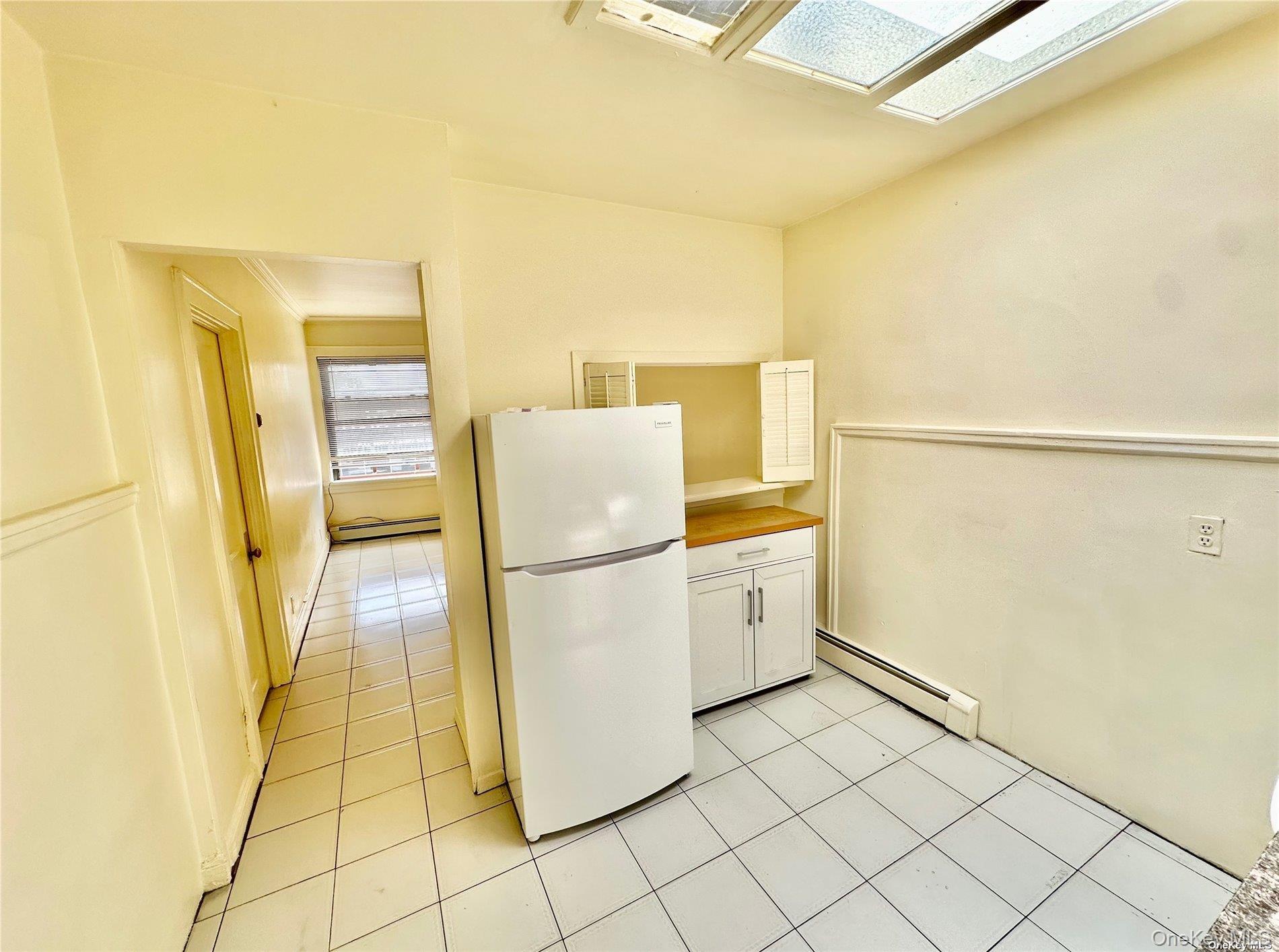 918 Hempstead Street, Unit 4 photo 4