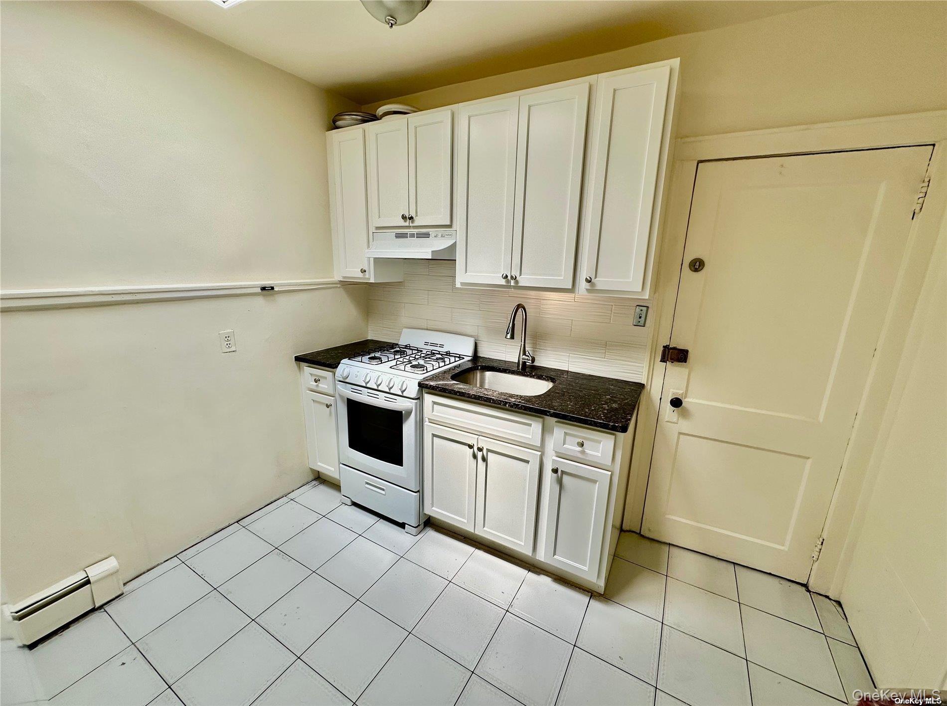 918 Hempstead Street, Unit 4 photo 2