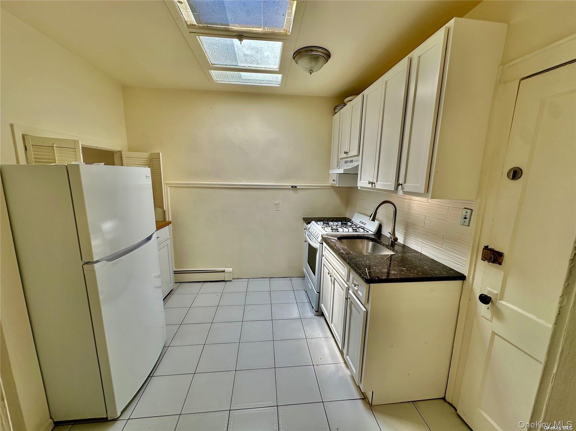918 Hempstead Street, Unit 4 photo 3