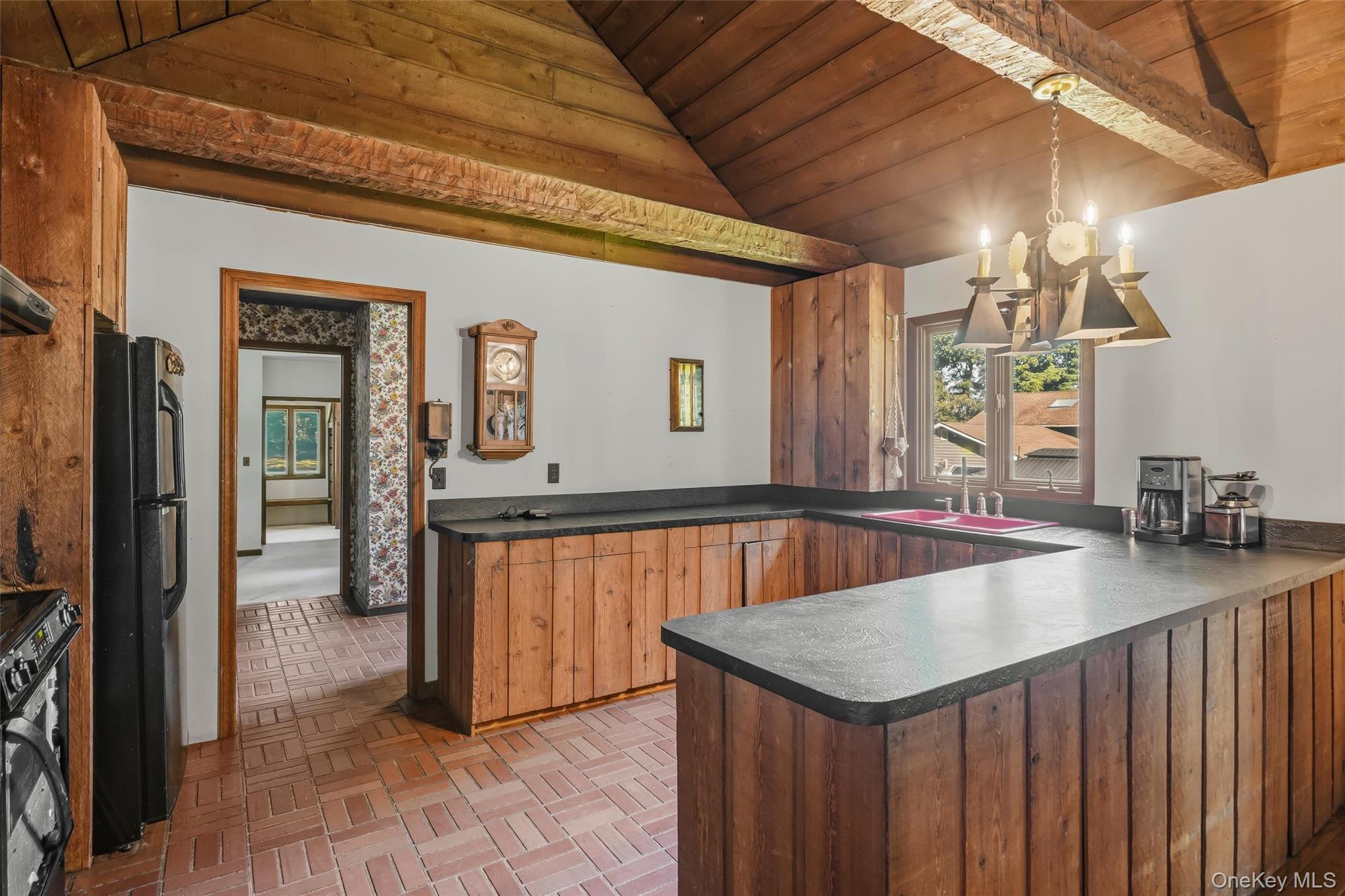 31 Pinesbridge Road – For Sale photo 6