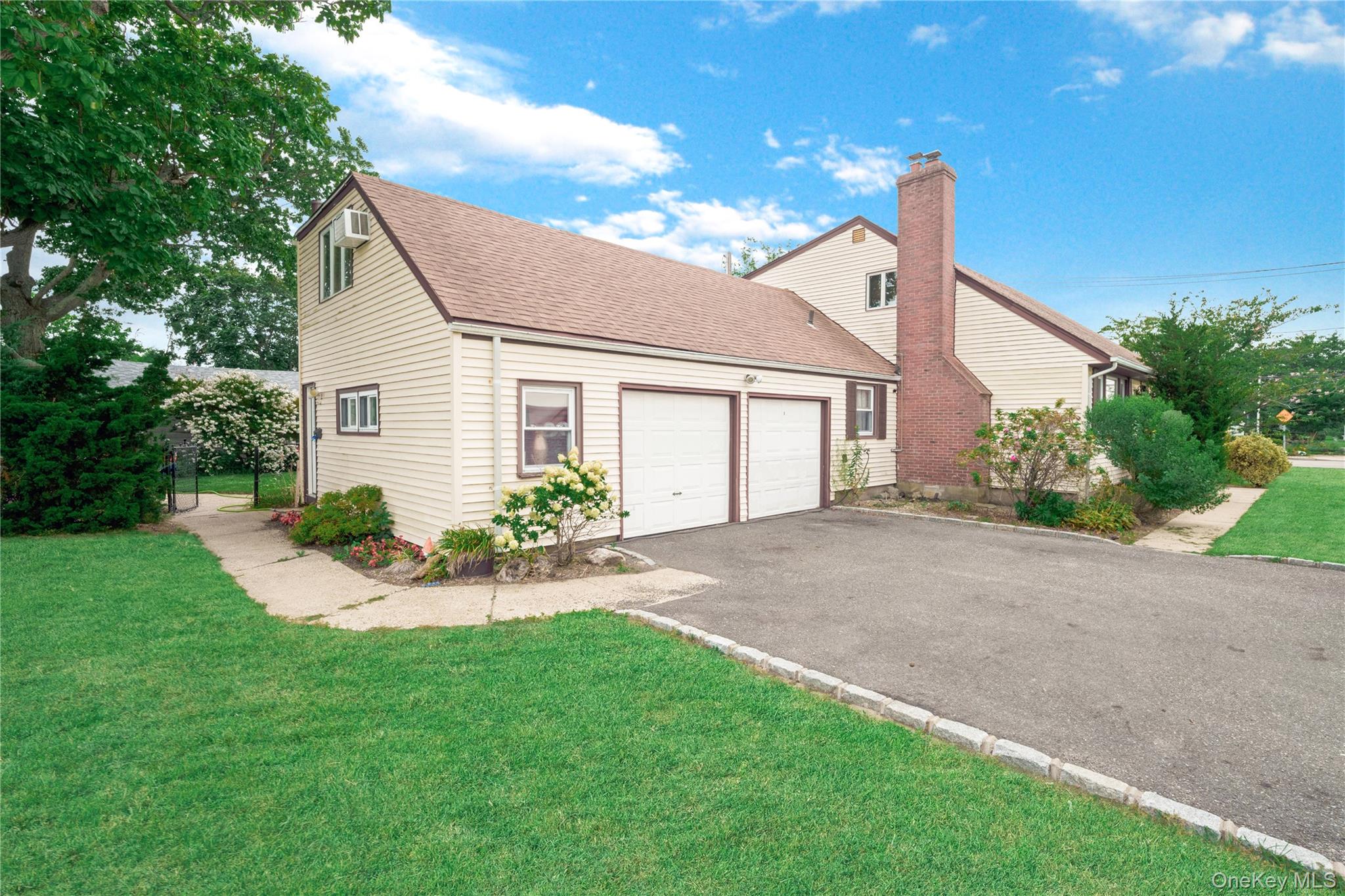 280 S Bayview Avenue – For Sale