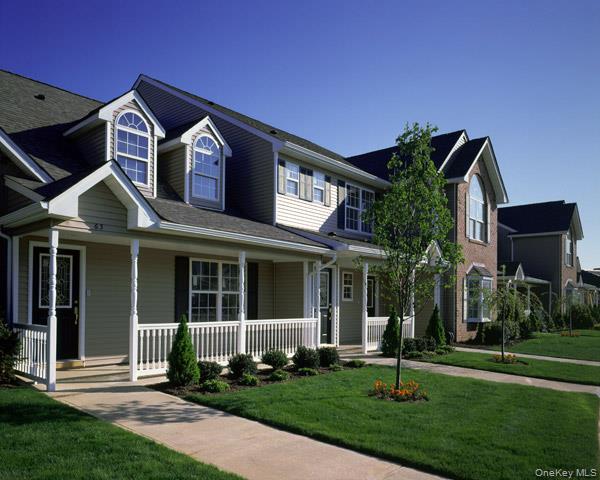 15 Village Green Drive, Unit 15