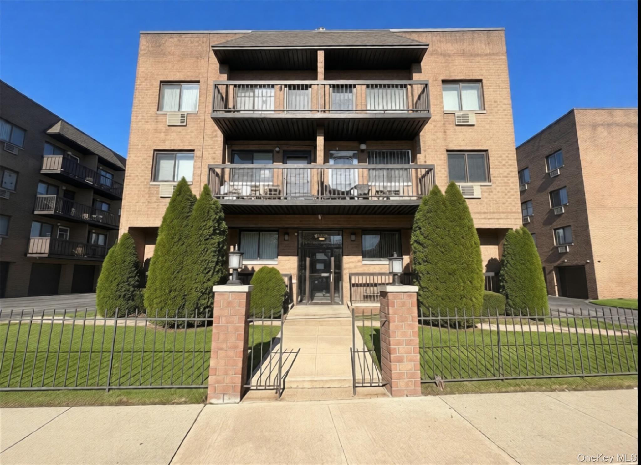 9711 N Conduit Avenue, Unit 2C