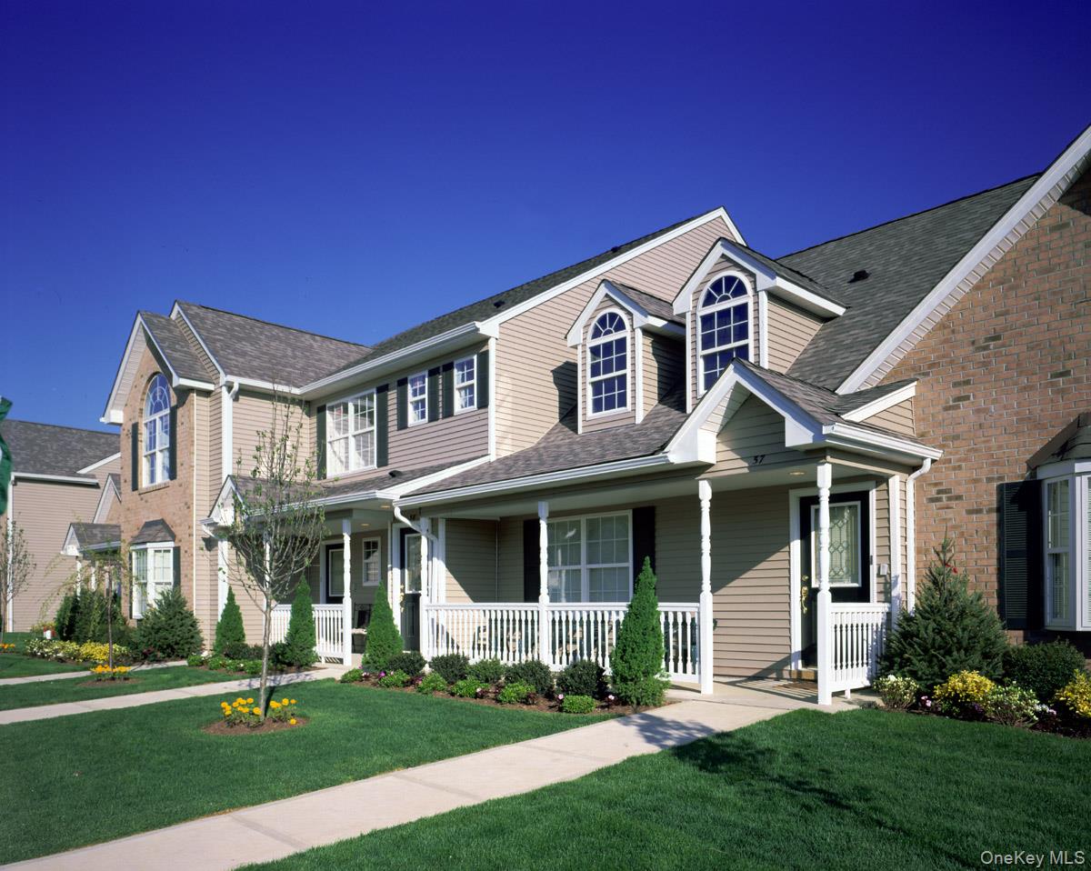31 Village Green Drive, Unit 31