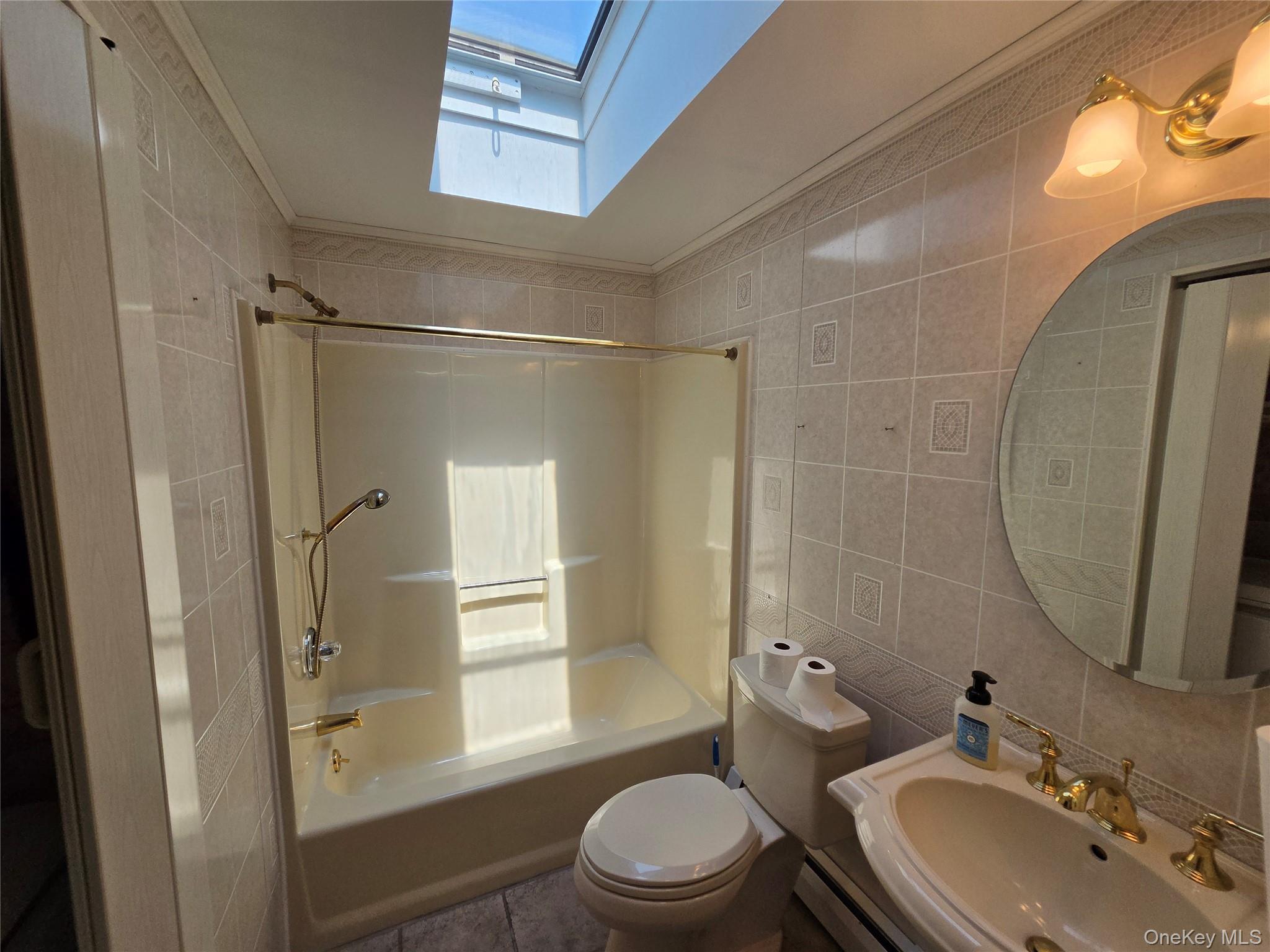 162 Village Circle W – For Sale photo 4
