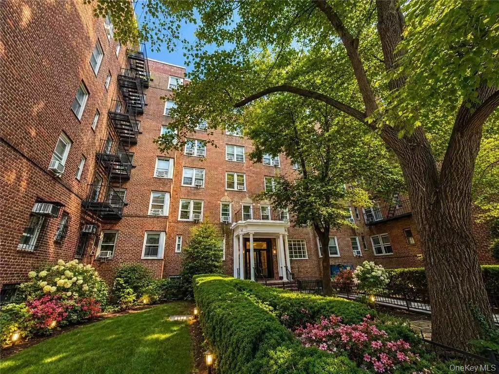8511 34th Avenue, Unit 3H