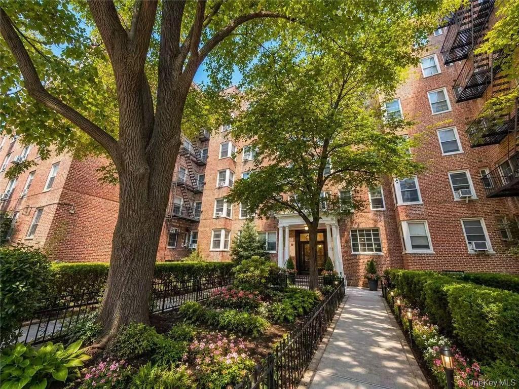 8511 34th Avenue, Unit 3H photo 2