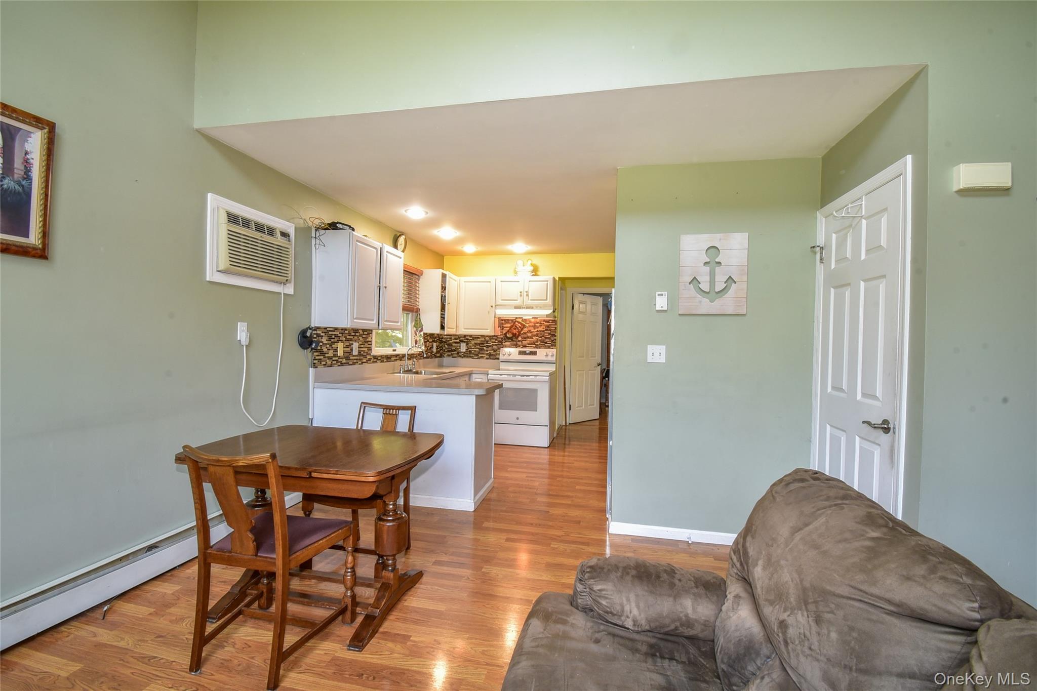 38 Montauk Road – For Sale photo 3